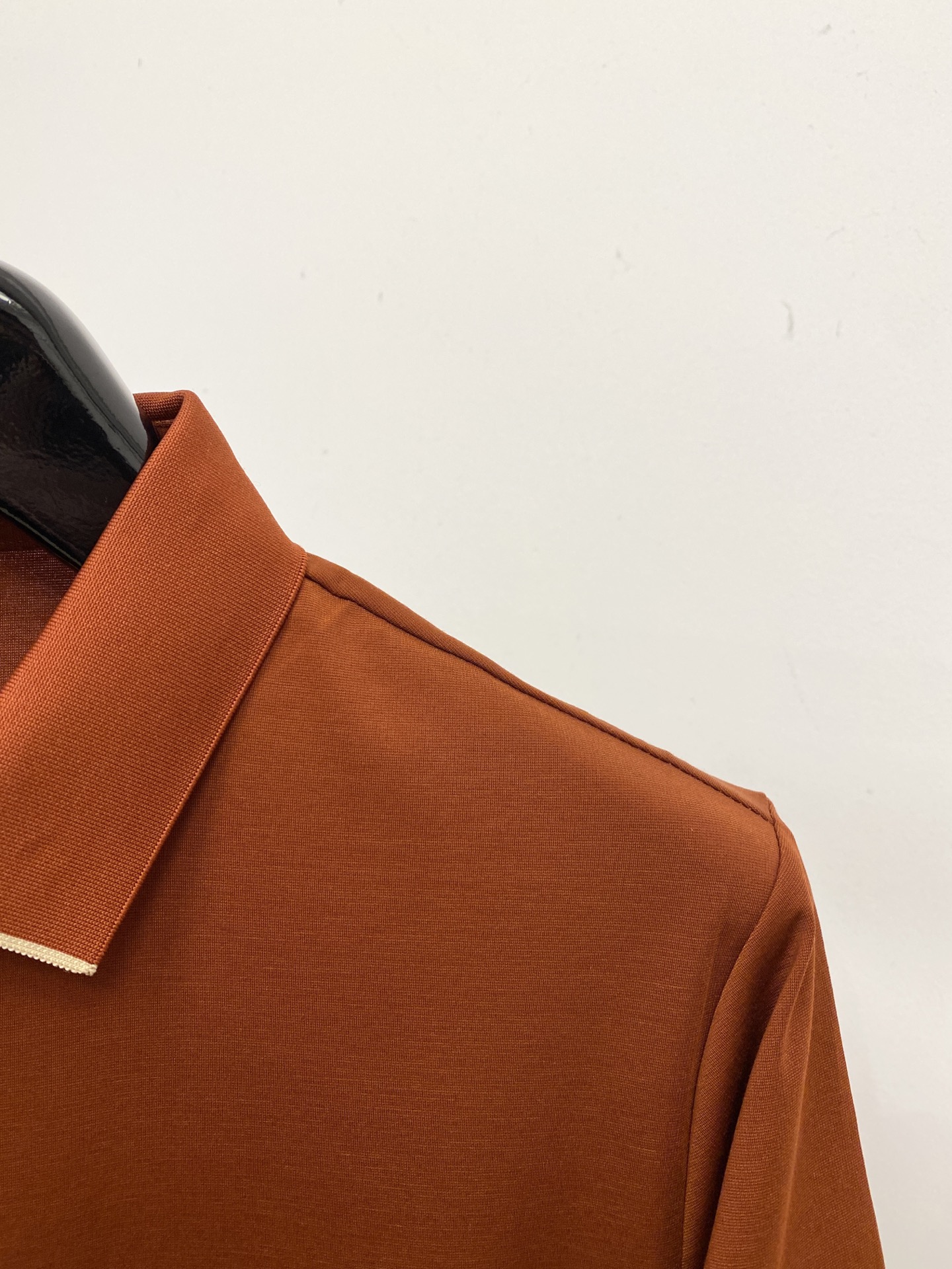 Loro piana、2026新品短袖T恤，帅气时尚，胸前顶级凹凸印胶图案字母logo，简约百搭款。面料