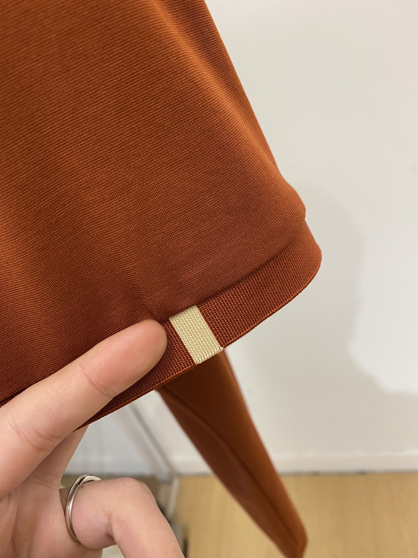 Loro piana、2026新品短袖T恤，帅气时尚，胸前顶级凹凸印胶图案字母logo，简约百搭款。面料