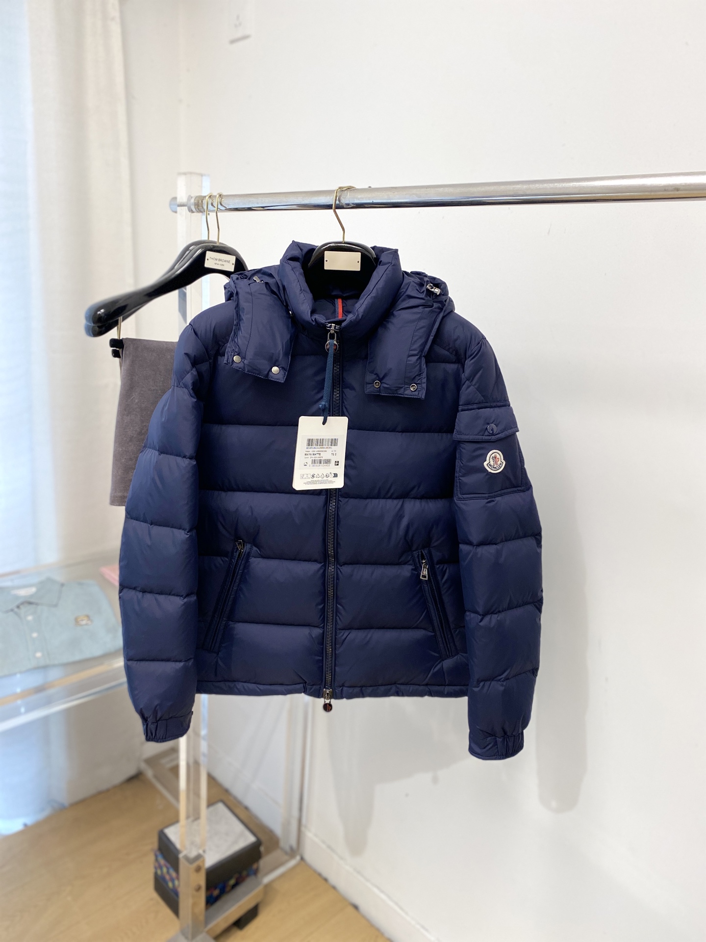 NO:730443,Support replacement after the year!  Covered mouth, the latest 2025 men's down jacket, the fabric is soft and comfortable.  The upper body shape is awesome.  zipper.  The accessories are all custom-supplied and imported fabrics, which are light and comfortable, warm and stylish, simple and elegant!  Lightweight and warm, the best choice to keep out the cold in autumn and winter. Size M-3XL, Moncler, down jacket,19860909支持年后退换！蒙口、2025最新款男士羽绒服、面料柔软舒适 ．上身版型超赞 ．拉链．辅料都是客供 、进口面料,轻便舒适,保暖有型、简单大方款式！轻便保暖、秋冬御寒的最佳选择 码数M-3XL 码,,Moncler,down jacket,,Men's clothing