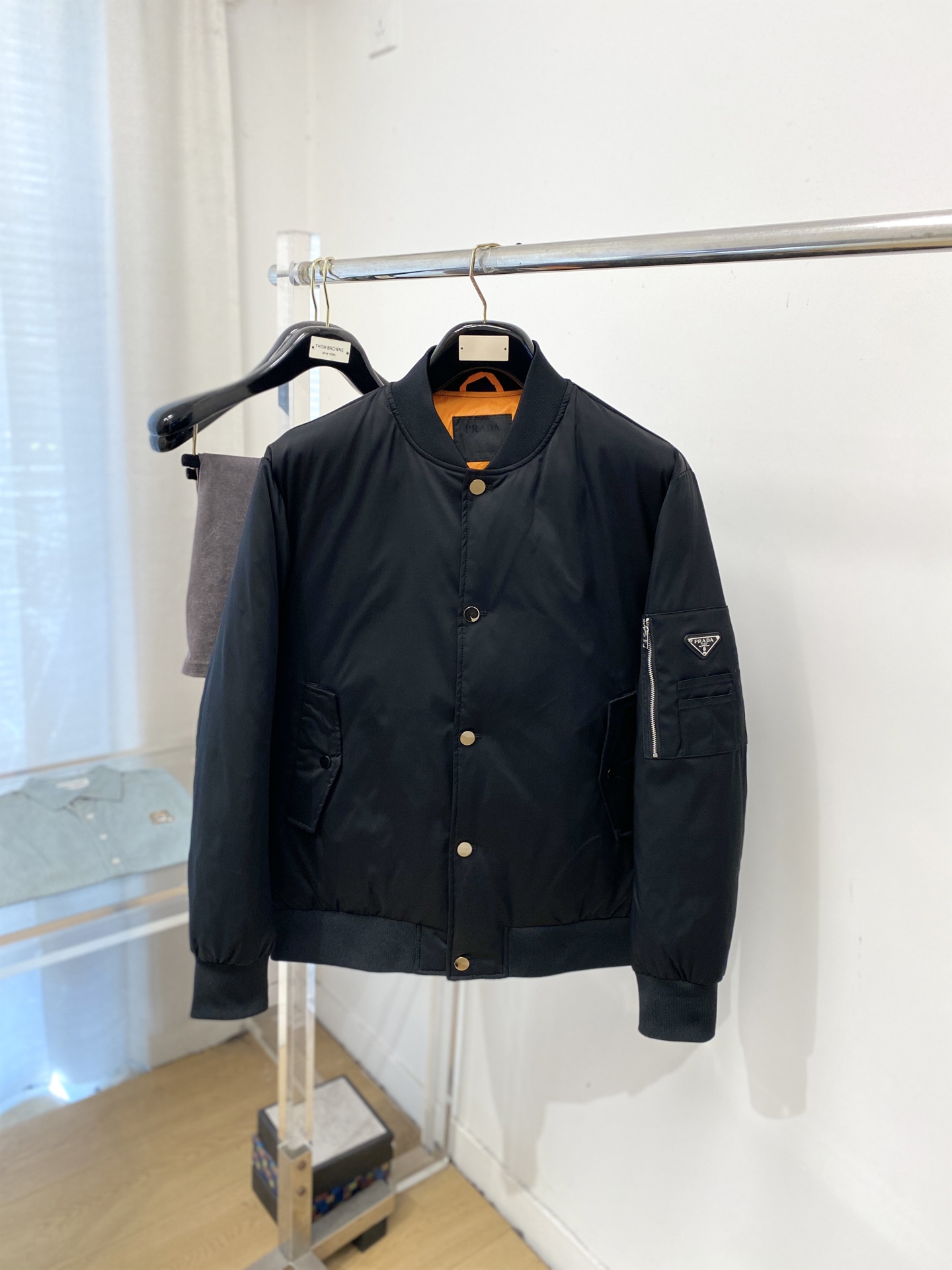 NO:730416,Support replacement after the year!  Prada, the latest 2025 men's down jacket, the fabric is soft and comfortable.  The upper body shape is awesome.  zipper.  The accessories are all custom-supplied and imported fabrics, which are light and comfortable, warm and stylish, simple and elegant!  Lightweight and warm, the best choice to keep out the cold in autumn and winter. Size M-3XL, prada, jackets & coats, down jacket,19860909支持年后退换！普拉达、2025最新款男士羽绒夹克、面料柔软舒适 ．上身版型超赞 ．拉链．辅料都是客供 、进口面料,轻便舒适,保暖有型、简单大方款式！轻便保暖、秋冬御寒的最佳选择 码数M-3XL,,prada,jackets & coats,down jacket,,Men's clothing