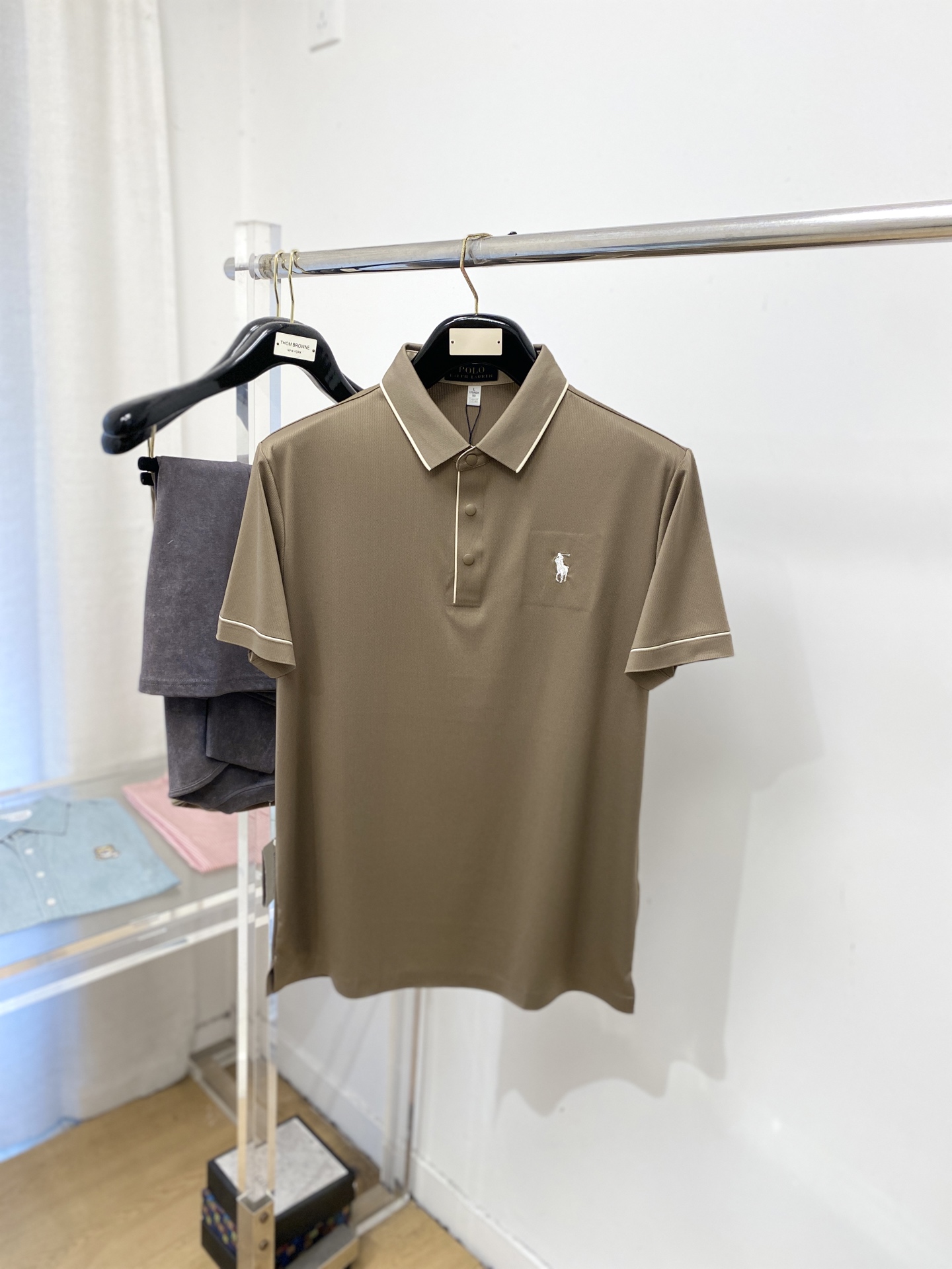 NO:730551,Supports exchange after the year, POLO, 2025 new short-sleeved T-shirt, handsome and fashionable, exquisite embroidered logo on the chest, simple and versatile. The fabric cotton is not only crisp and maintains the trendy silhouette, but also comfortable to wear, and the yarn is more delicate. The size is M-4XL, T-shirt, tees, t-shirt,19860909支持年后退换、POLO、2025新品短袖T恤,帅气时尚,胸前精致刺绣图案logo,简约百搭款.面料棉 不仅挺括,保持潮流的廓形,又穿着舒适,纱织更细腻,码数M-4XL,,T-shirt,tees，t-shirt,,Men's clothing