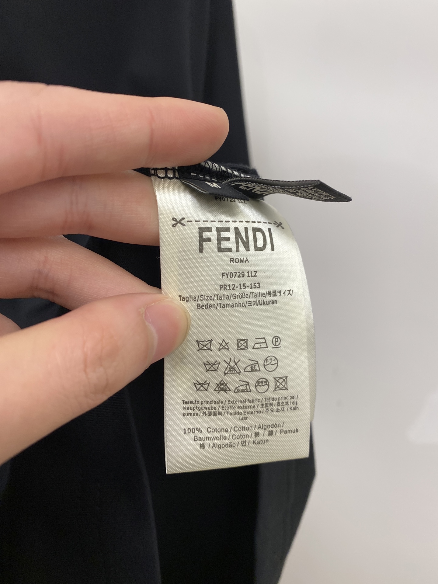 芬迪、2026新品短袖T恤，帅气时尚，胸前顶级印花字母logo，简约百搭款。面料棉 不仅挺括，保持潮流的