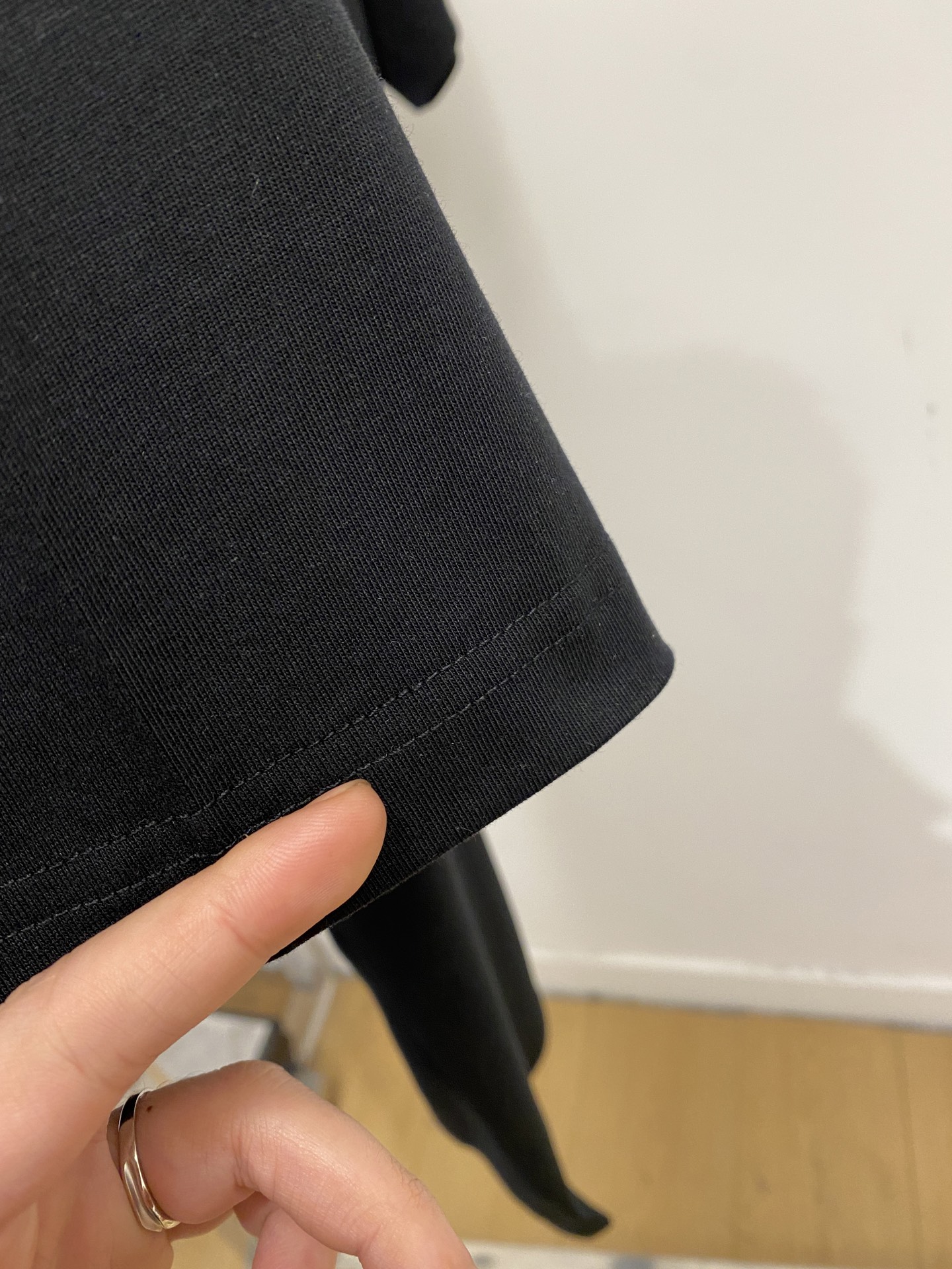 芬迪、2026新品短袖T恤，帅气时尚，胸前顶级印花字母logo，简约百搭款。面料棉 不仅挺括，保持潮流的