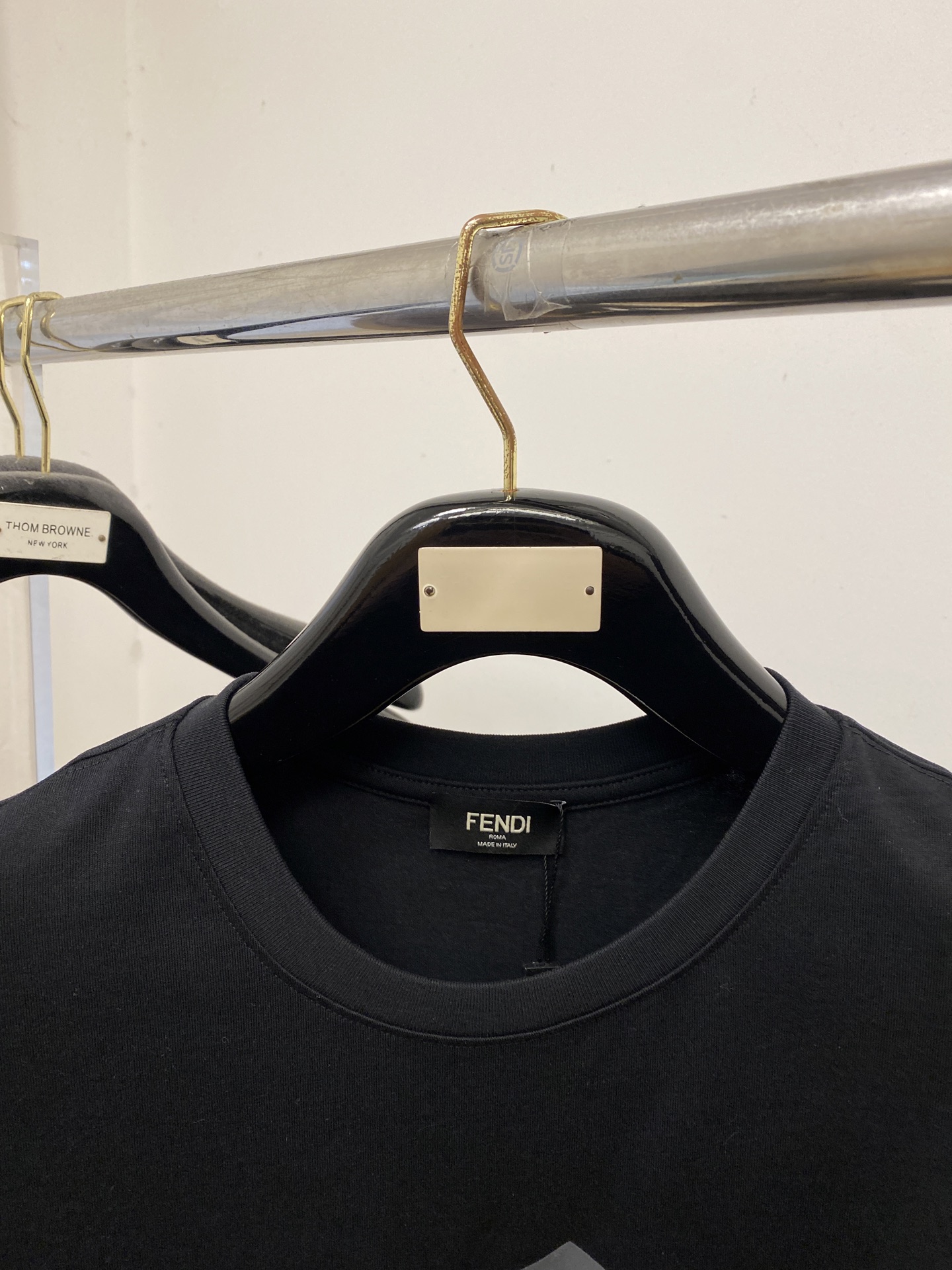 芬迪、2026新品短袖T恤，帅气时尚，胸前顶级印花字母logo，简约百搭款。面料棉 不仅挺括，保持潮流的