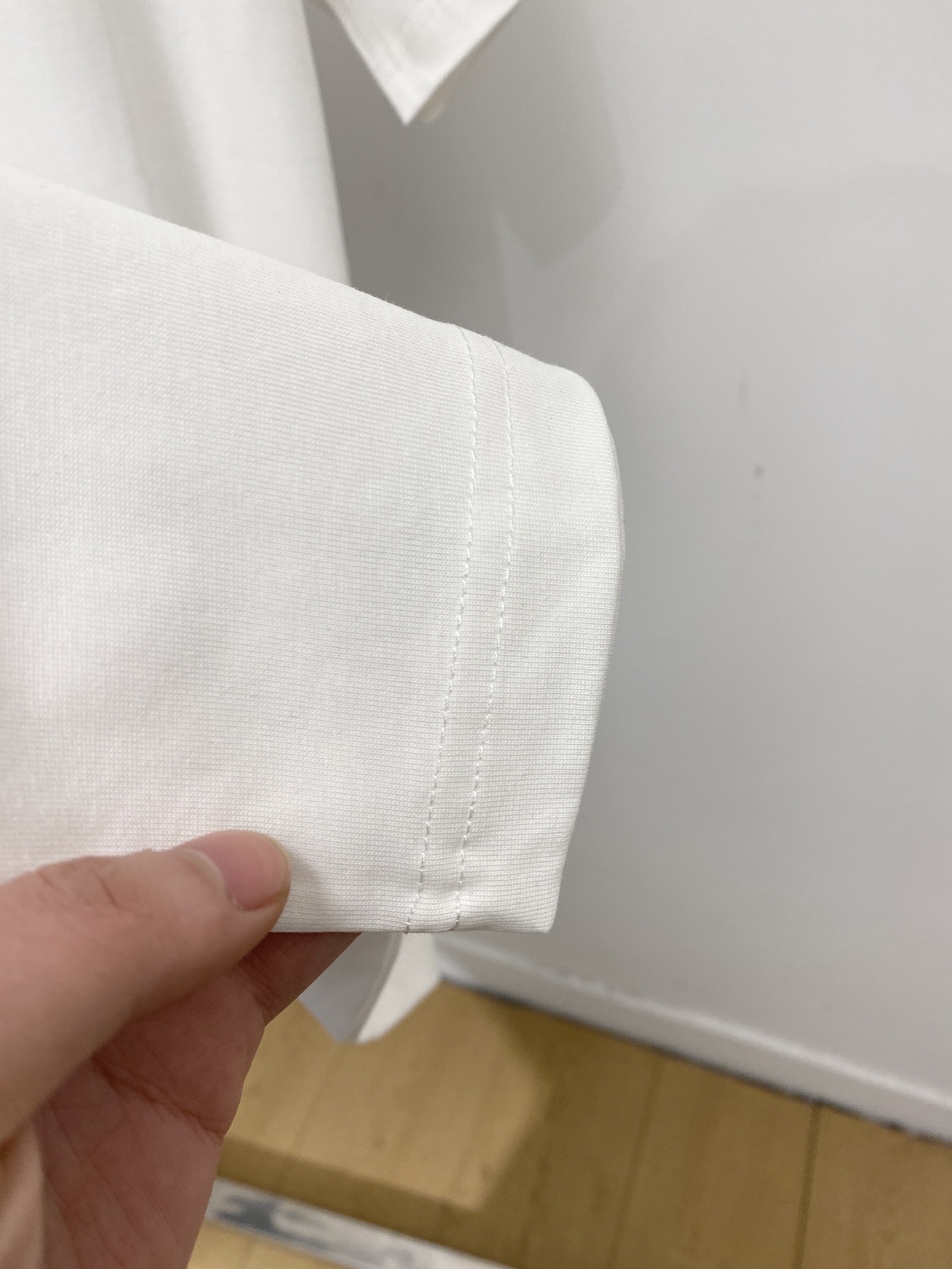 芬迪、2026新品短袖T恤，帅气时尚，胸前顶级印花字母logo，简约百搭款。面料棉 不仅挺括，保持潮流的