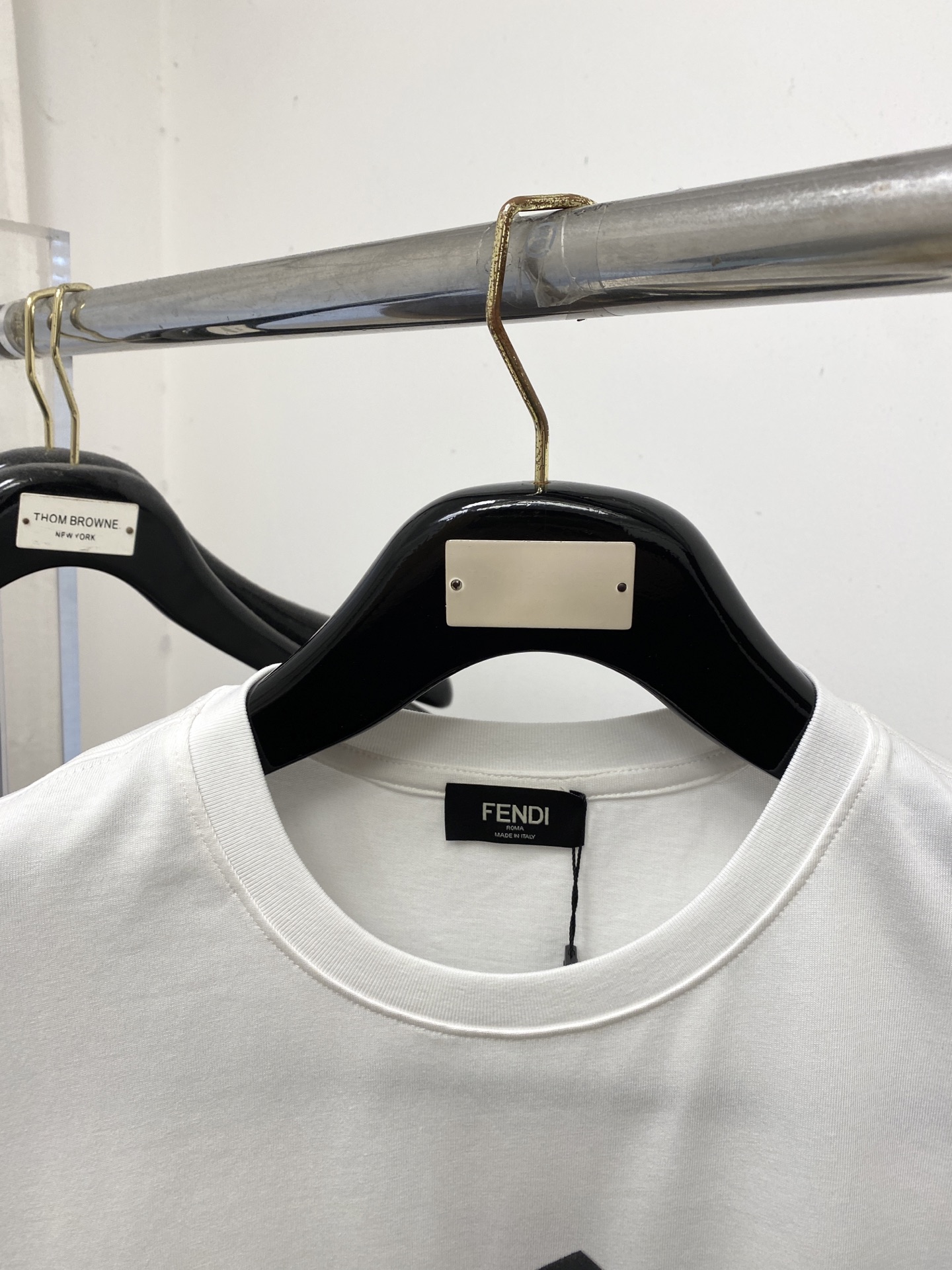 芬迪、2026新品短袖T恤，帅气时尚，胸前顶级印花字母logo，简约百搭款。面料棉 不仅挺括，保持潮流的