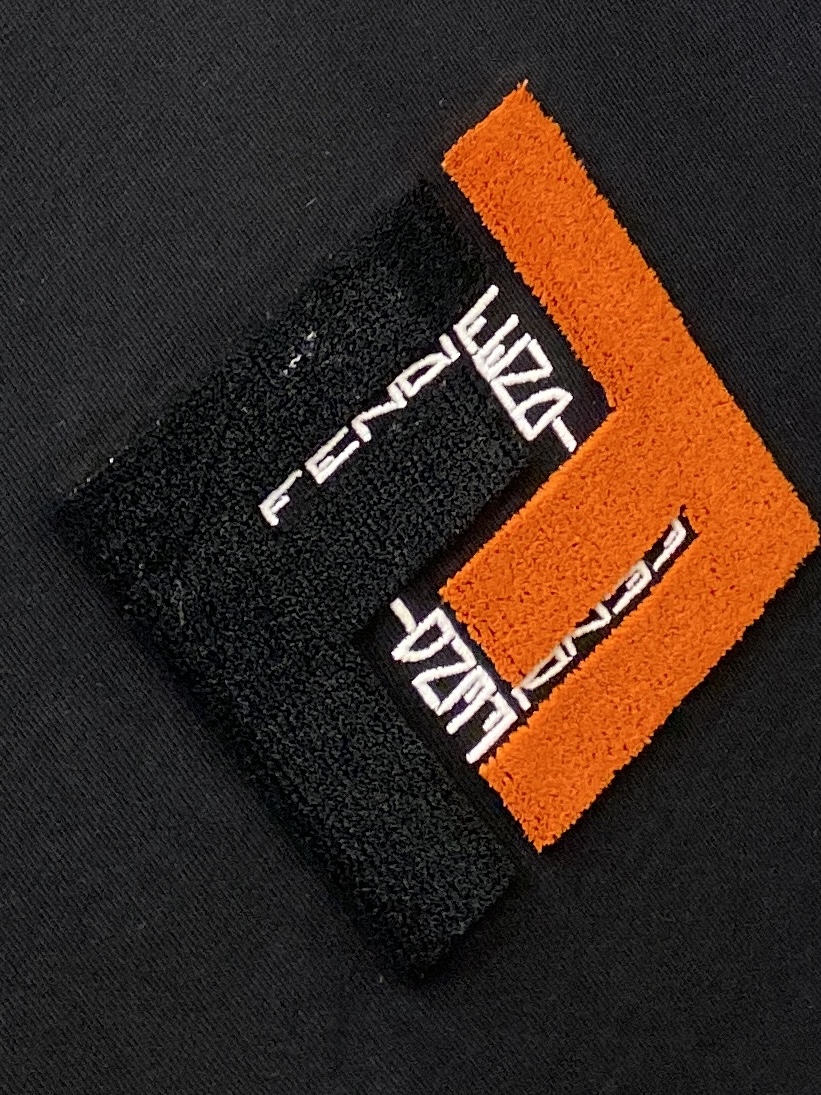 芬迪、2026新品短袖T恤，帅气时尚，胸前顶级定织刺绣字母logo，简约百搭款。面料棉 不仅挺括，保持潮