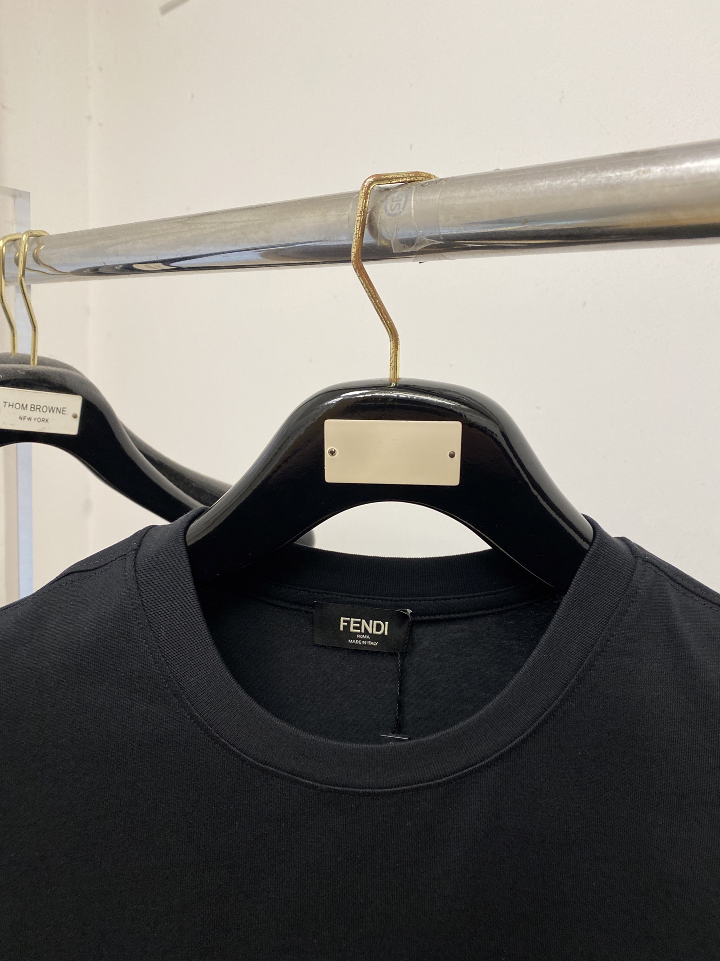 芬迪、2026新品短袖T恤，帅气时尚，胸前顶级定织刺绣字母logo，简约百搭款。面料棉 不仅挺括，保持潮