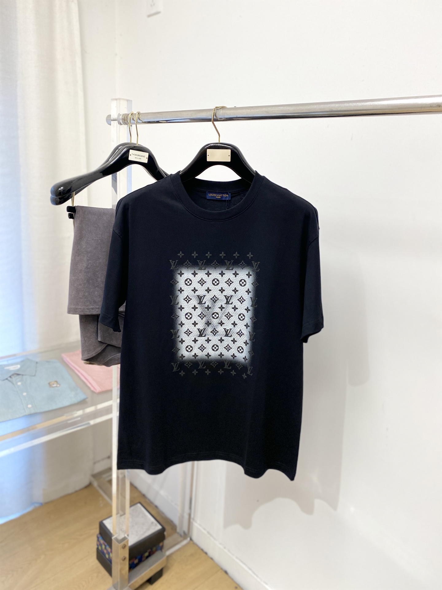 路易威登、2026新品短袖T恤，帅气时尚，定价数码定位定织图案字母logo，简约百搭款。面料棉 不仅挺括