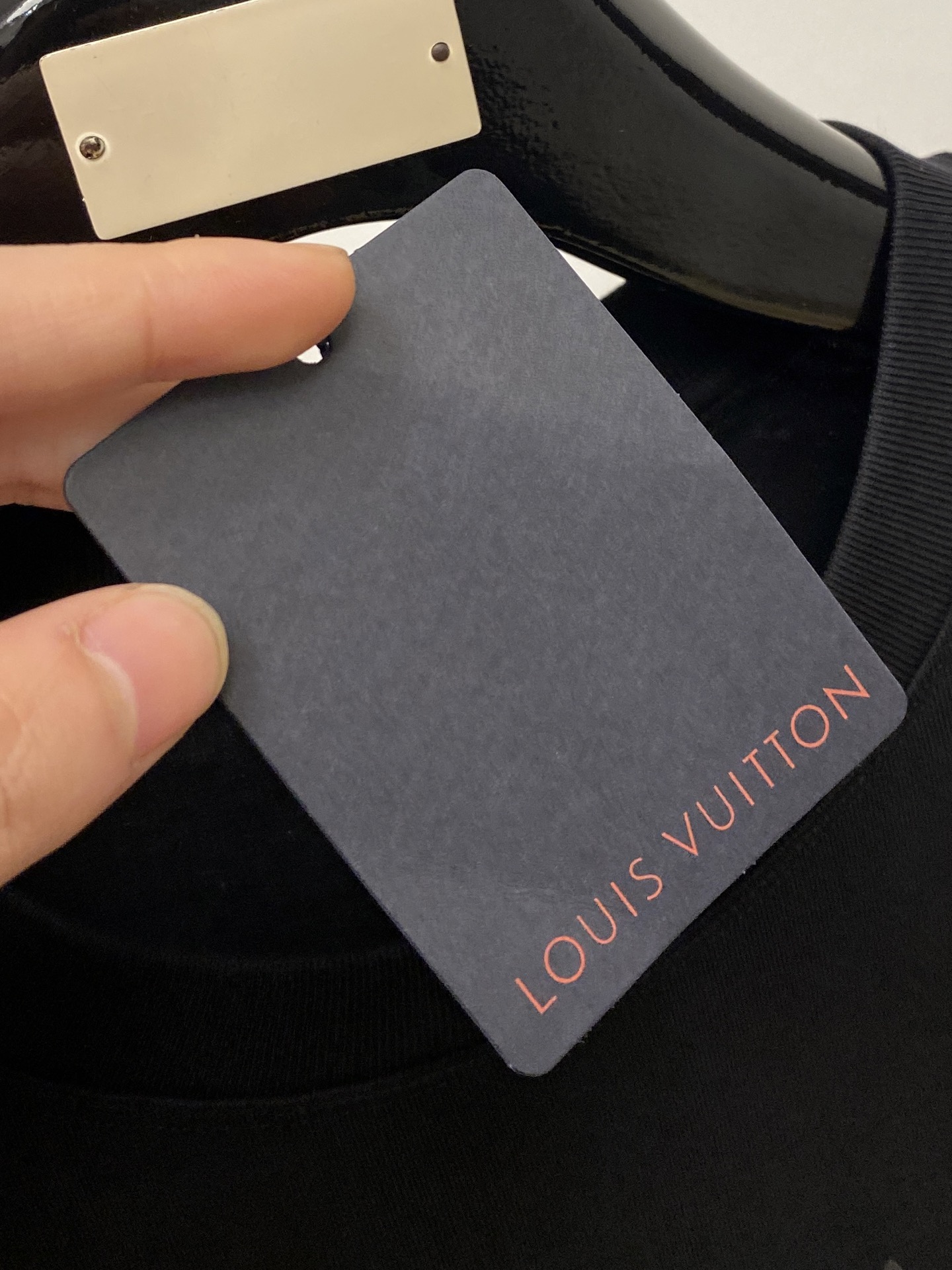 路易威登、2026新品短袖T恤，帅气时尚，定价数码定位定织图案字母logo，简约百搭款。面料棉 不仅挺括