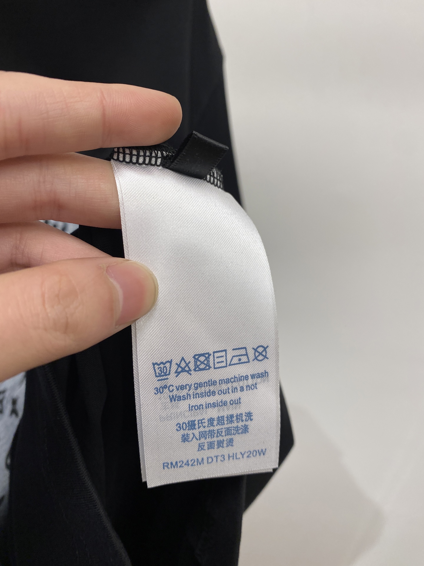 路易威登、2026新品短袖T恤，帅气时尚，定价数码定位定织图案字母logo，简约百搭款。面料棉 不仅挺括