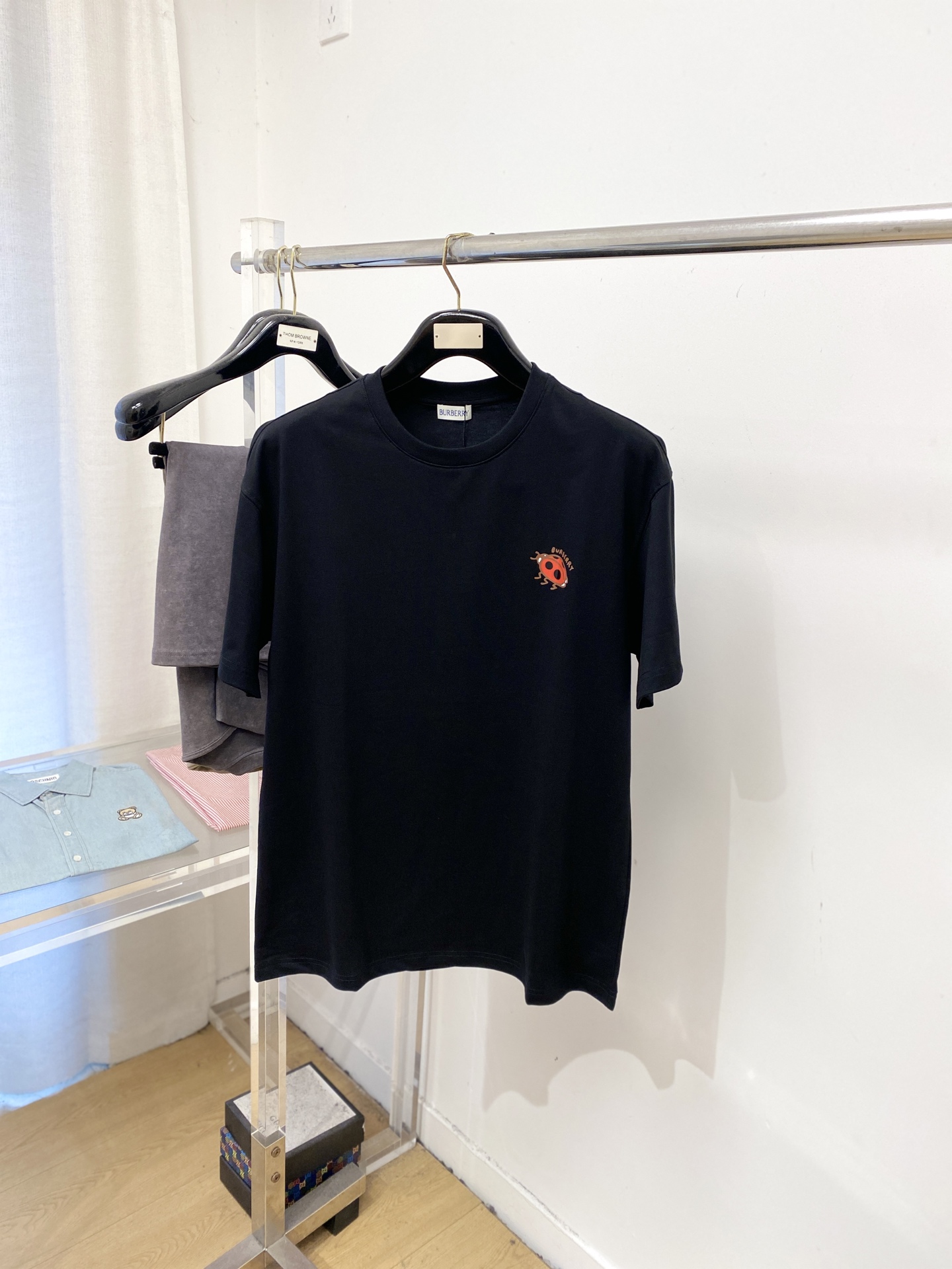 巴宝莉、2026新品短袖T恤，帅气时尚，胸前顶级印花图案字母logo，简约百搭款。面料棉 不仅挺括，保持