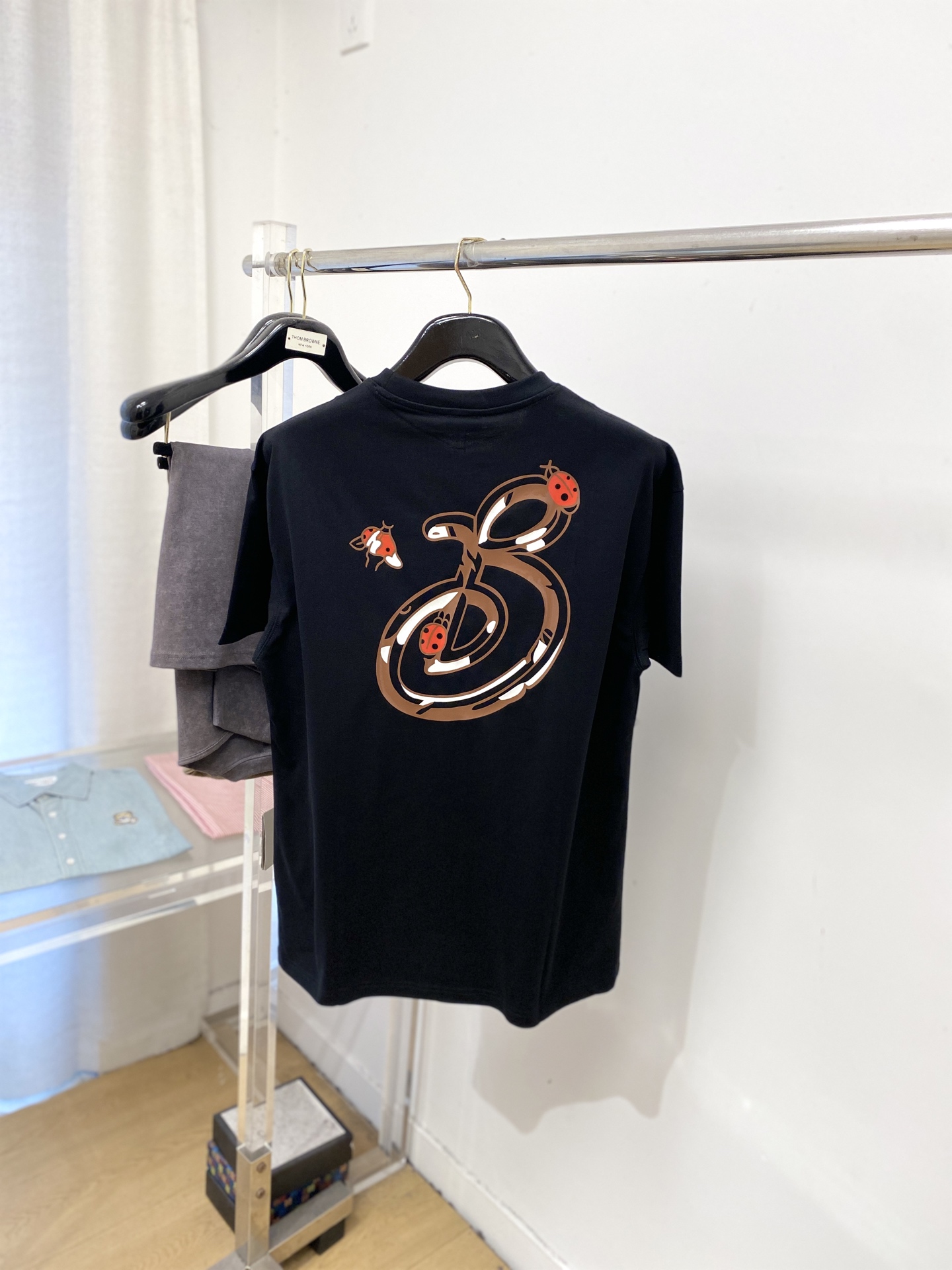 巴宝莉、2026新品短袖T恤，帅气时尚，胸前顶级印花图案字母logo，简约百搭款。面料棉 不仅挺括，保持