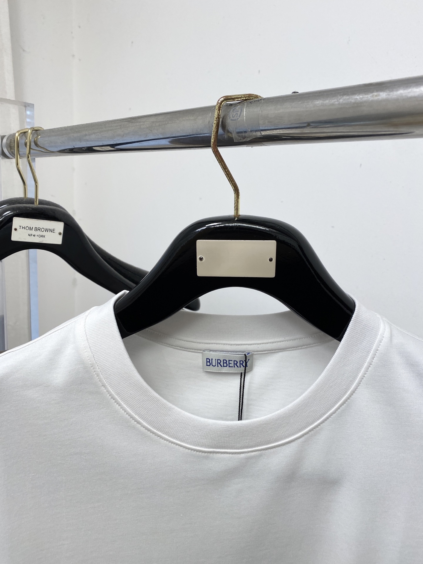 巴宝莉、2026新品短袖T恤，帅气时尚，胸前顶级印花图案字母logo，简约百搭款。面料棉 不仅挺括，保持