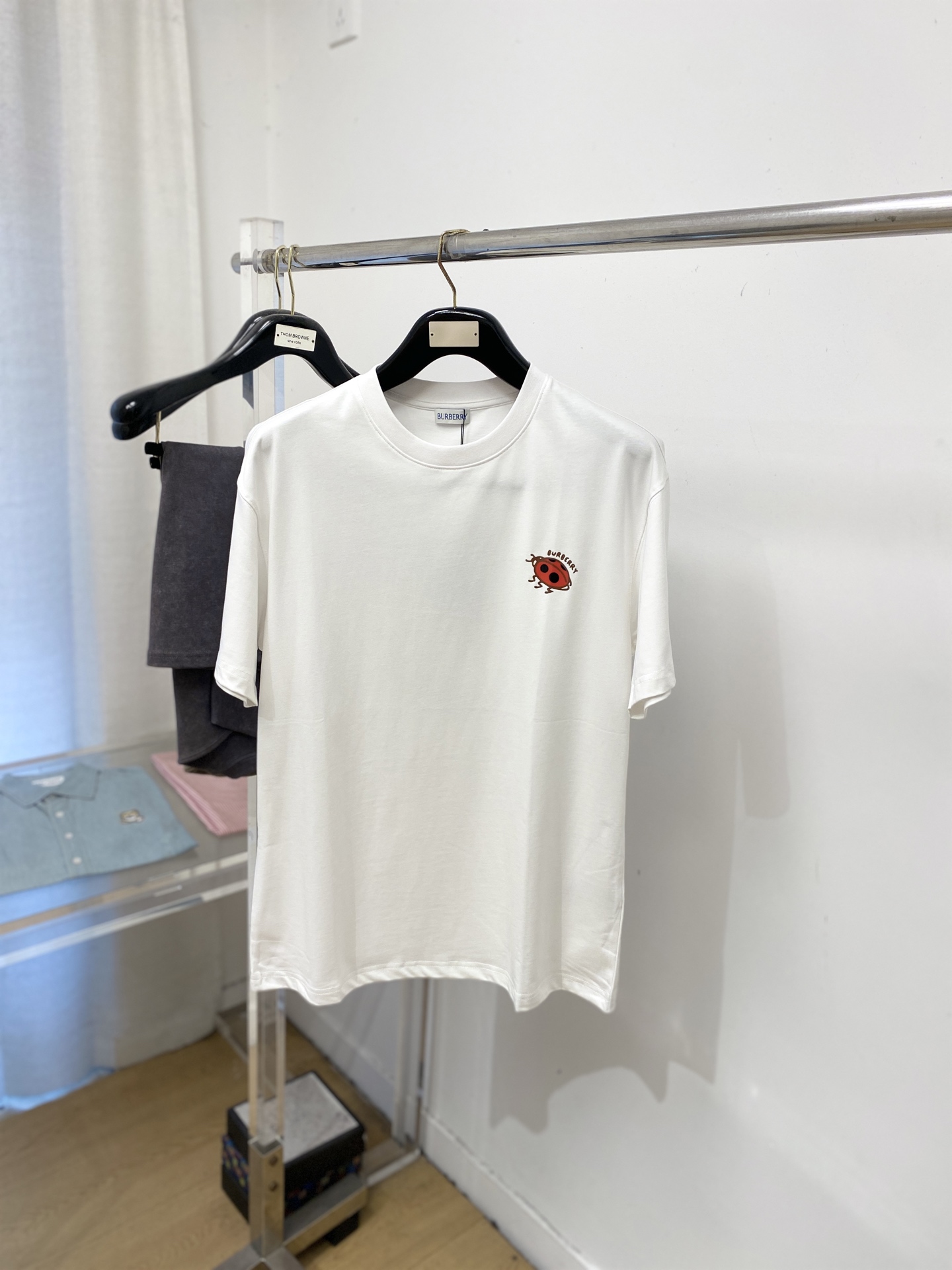 巴宝莉、2026新品短袖T恤，帅气时尚，胸前顶级印花图案字母logo，简约百搭款。面料棉 不仅挺括，保持