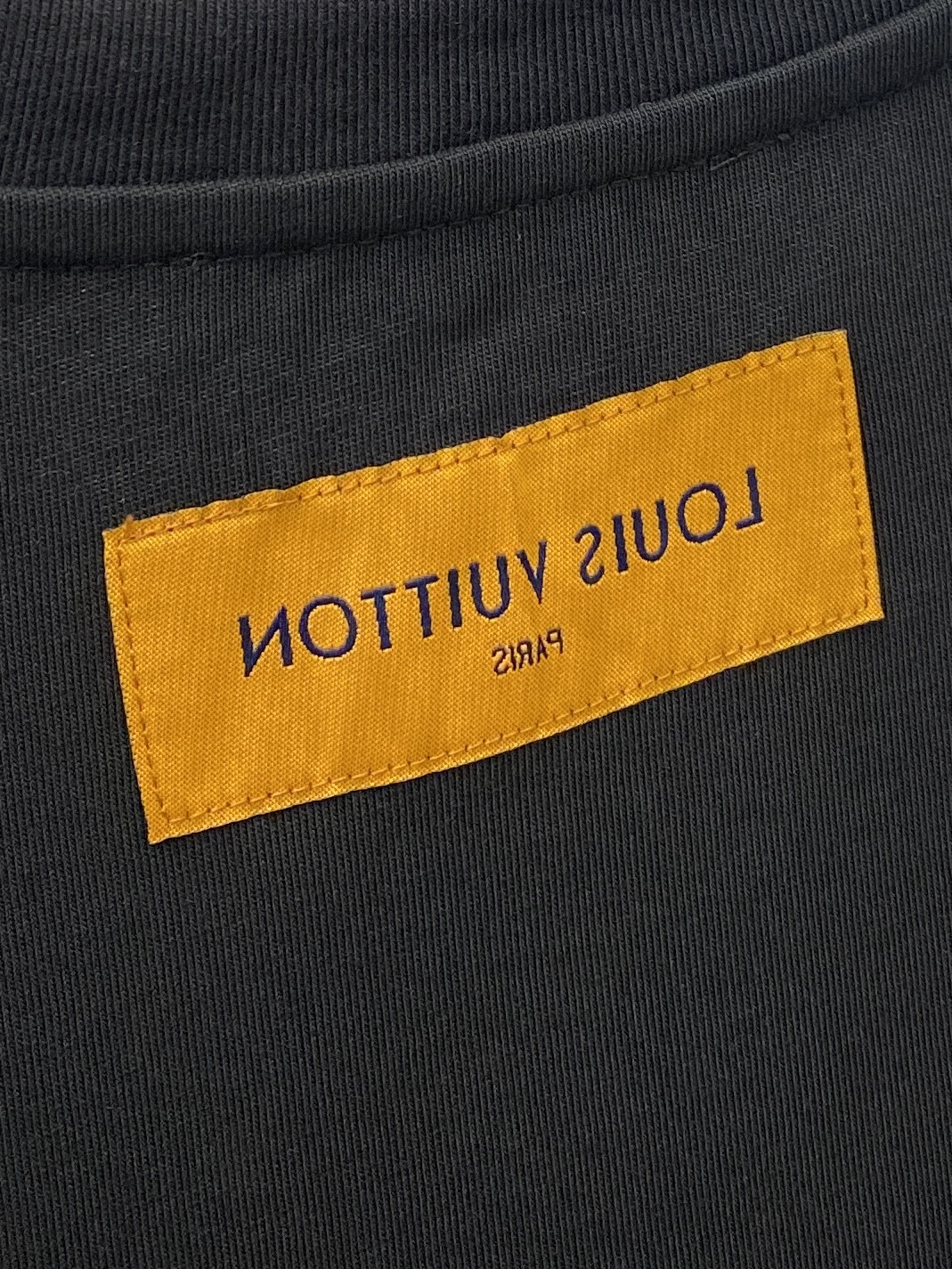 路易威登、2026新品短袖T恤，帅气时尚，衣下顶级数码定位印花字母logo，简约百搭款。面料棉 不仅挺括