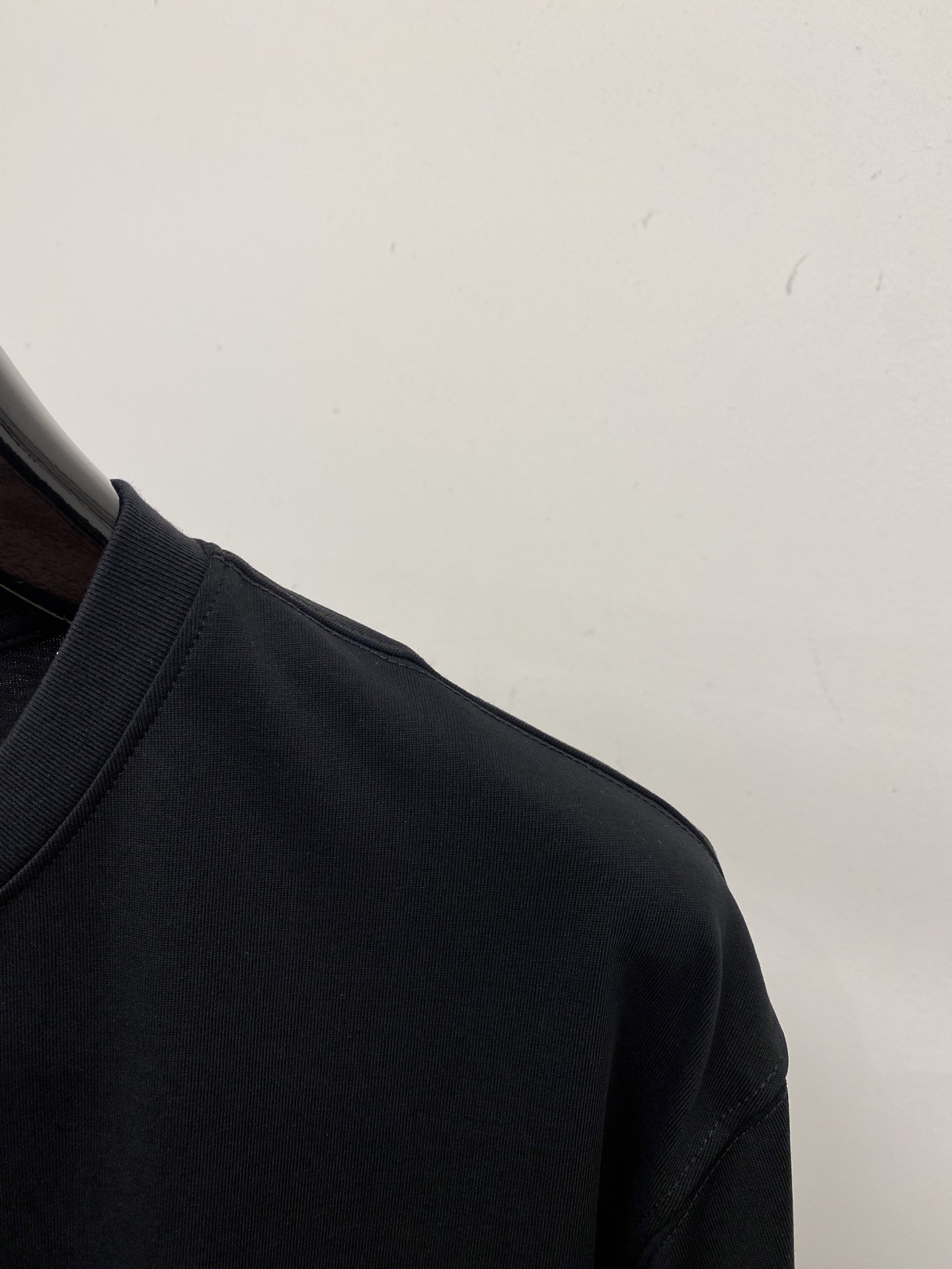 路易威登、2026新品短袖T恤，帅气时尚，衣下顶级数码定位印花字母logo，简约百搭款。面料棉 不仅挺括