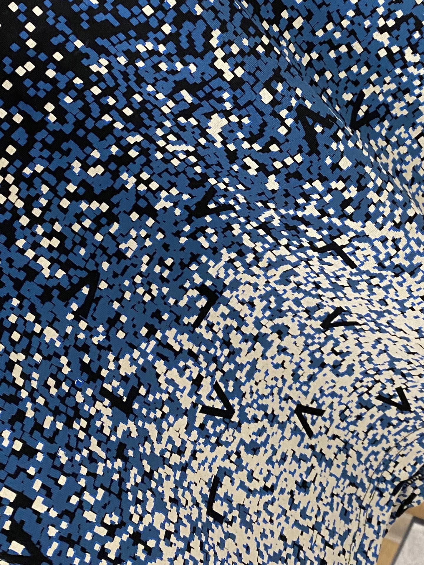 路易威登、2026新品短袖T恤，帅气时尚，衣下顶级数码定位印花字母logo，简约百搭款。面料棉 不仅挺括