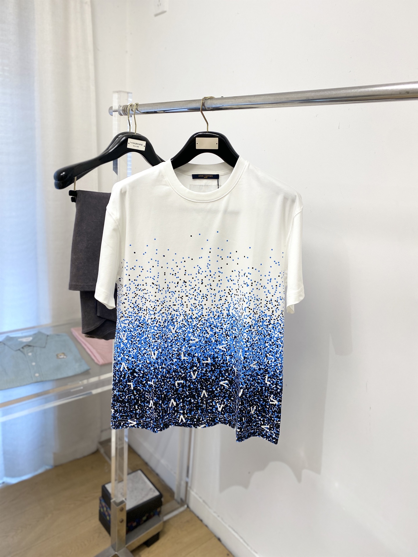 路易威登、2026新品短袖T恤，帅气时尚，衣下顶级数码定位印花字母logo，简约百搭款。面料棉 不仅挺括