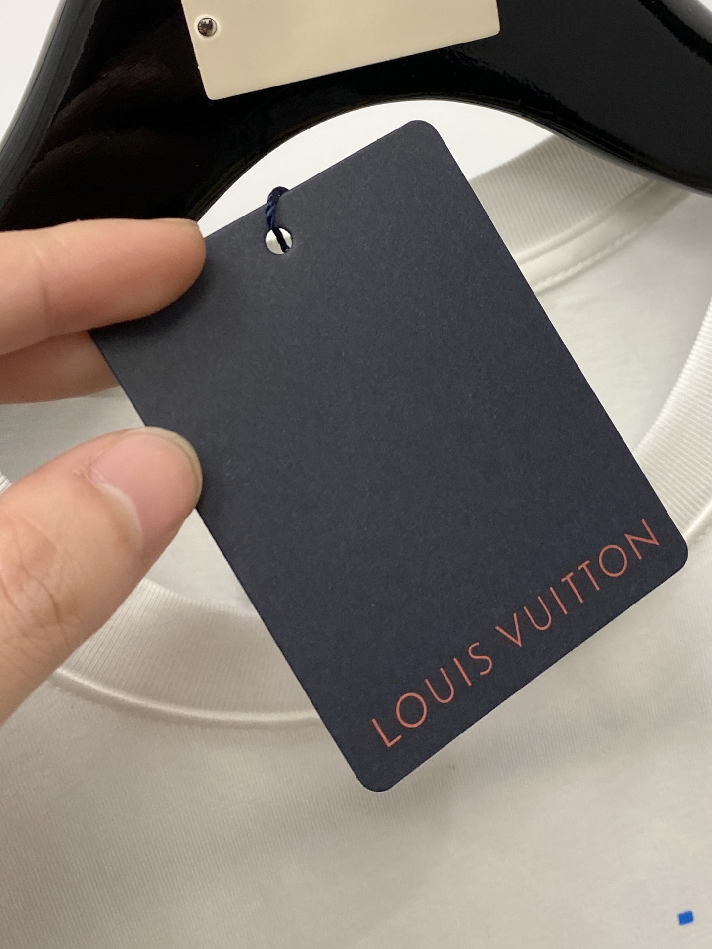 路易威登、2026新品短袖T恤，帅气时尚，衣下顶级数码定位印花字母logo，简约百搭款。面料棉 不仅挺括