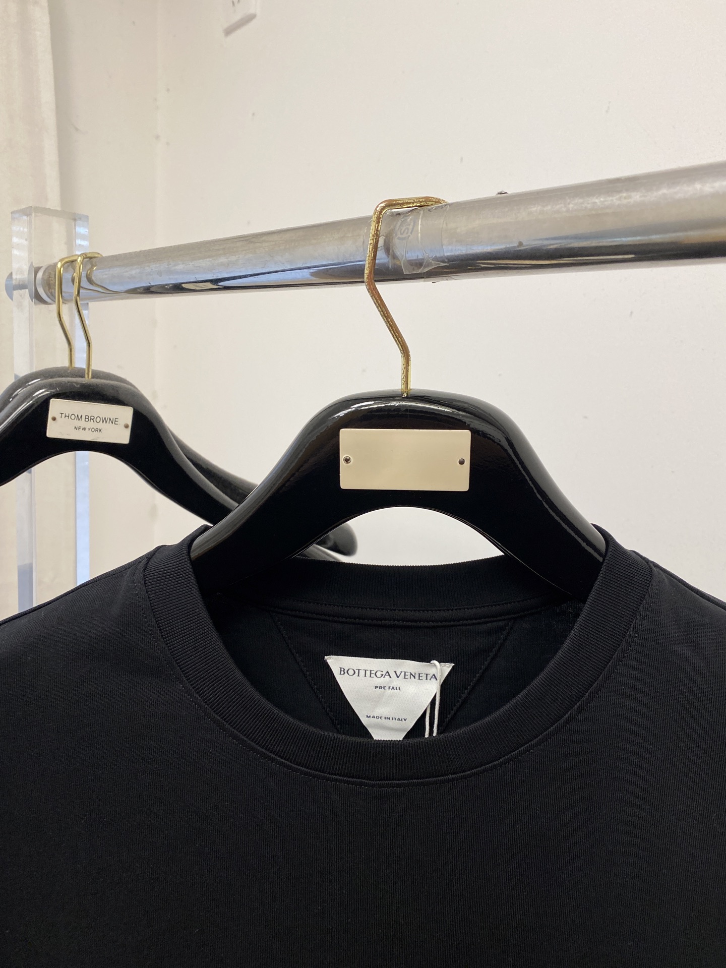 BV、2026新品短袖T恤，帅气时尚，衣下精致刺绣图案logo，简约百搭款。面料棉 不仅挺括，保持潮流的