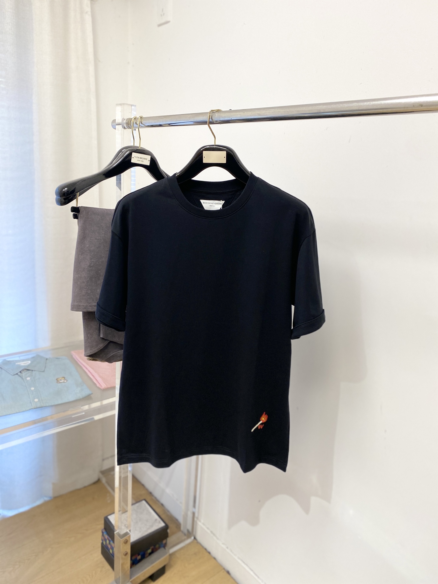 BV、2026新品短袖T恤，帅气时尚，衣下精致刺绣图案logo，简约百搭款。面料棉 不仅挺括，保持潮流的