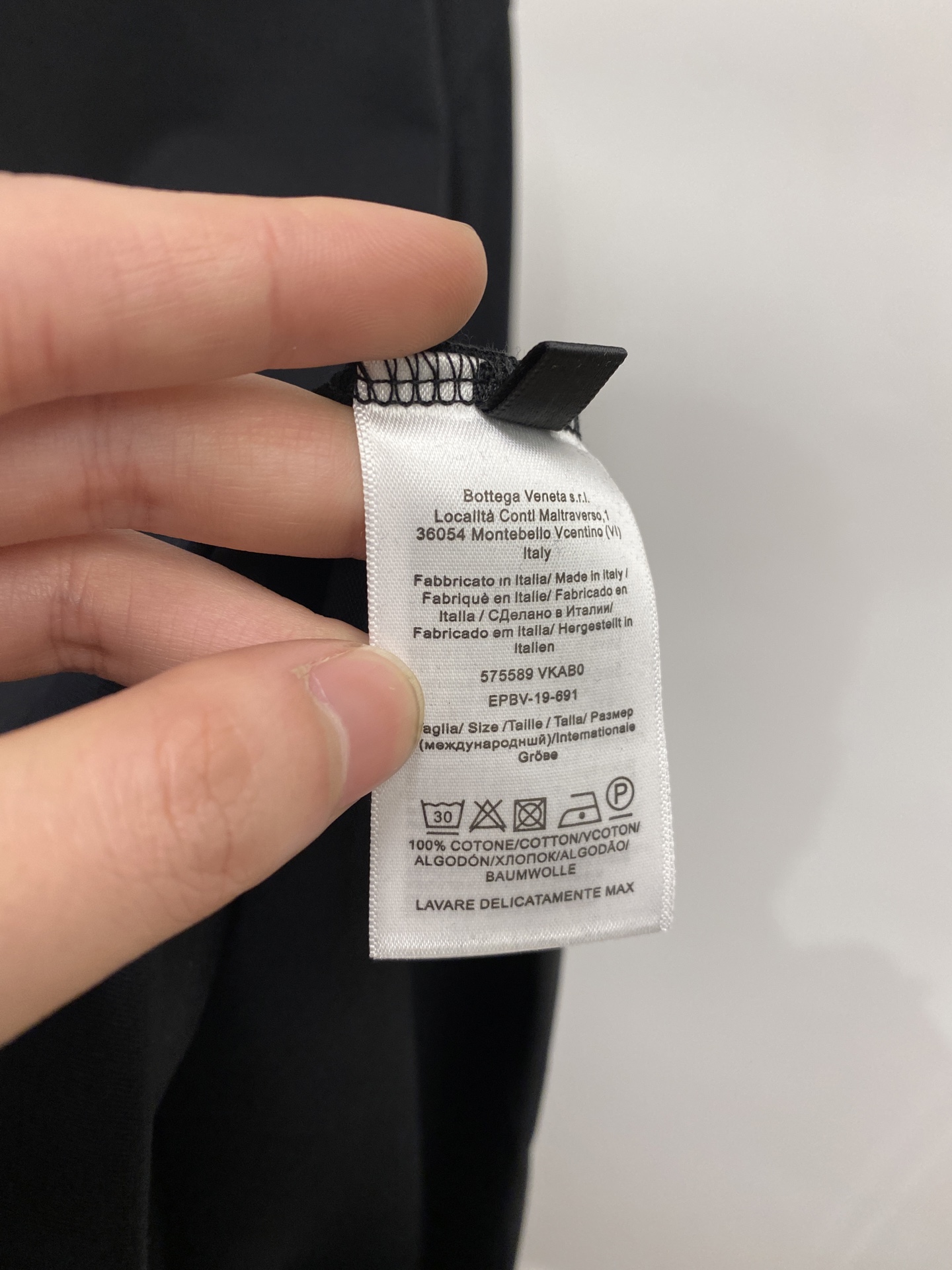 BV、2026新品短袖T恤，帅气时尚，衣下精致刺绣图案logo，简约百搭款。面料棉 不仅挺括，保持潮流的