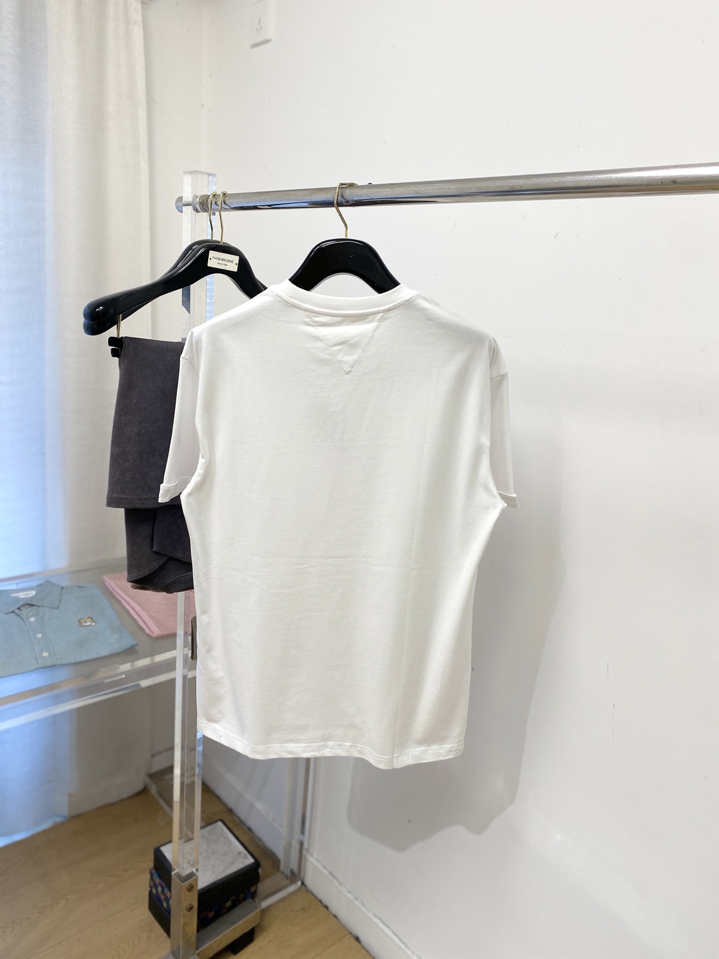 BV、2026新品短袖T恤，帅气时尚，衣下精致刺绣图案logo，简约百搭款。面料棉 不仅挺括，保持潮流的