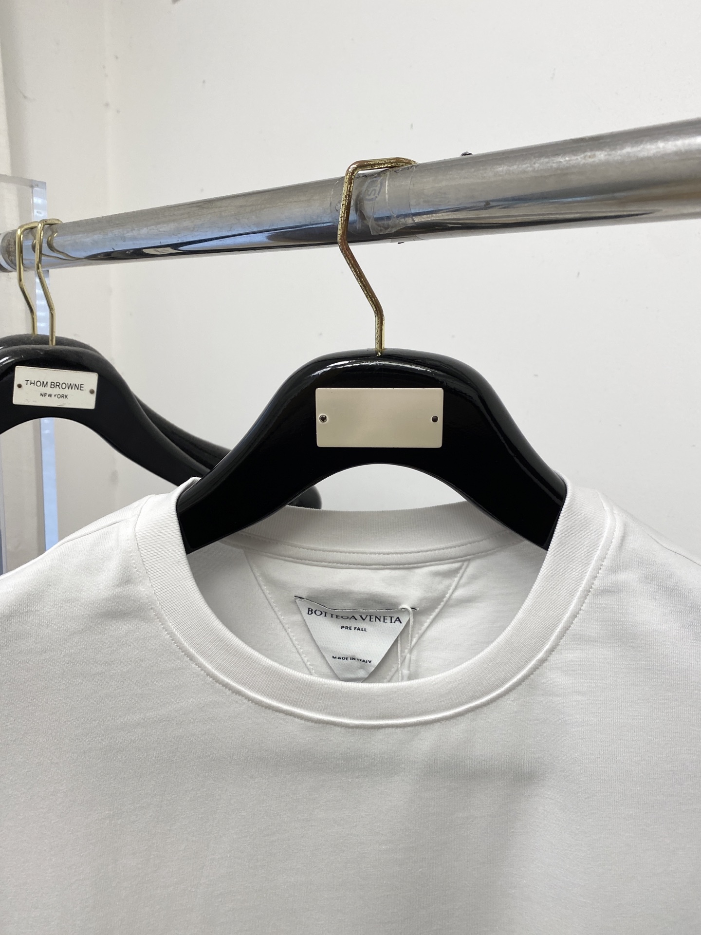 BV、2026新品短袖T恤，帅气时尚，衣下精致刺绣图案logo，简约百搭款。面料棉 不仅挺括，保持潮流的