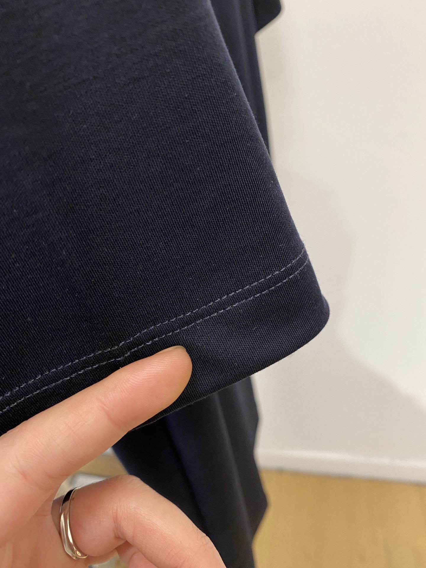 罗意威、2026新品短袖T恤，帅气时尚，胸前精致刺绣图案logo，简约百搭款。面料棉 不仅挺括，保持潮流