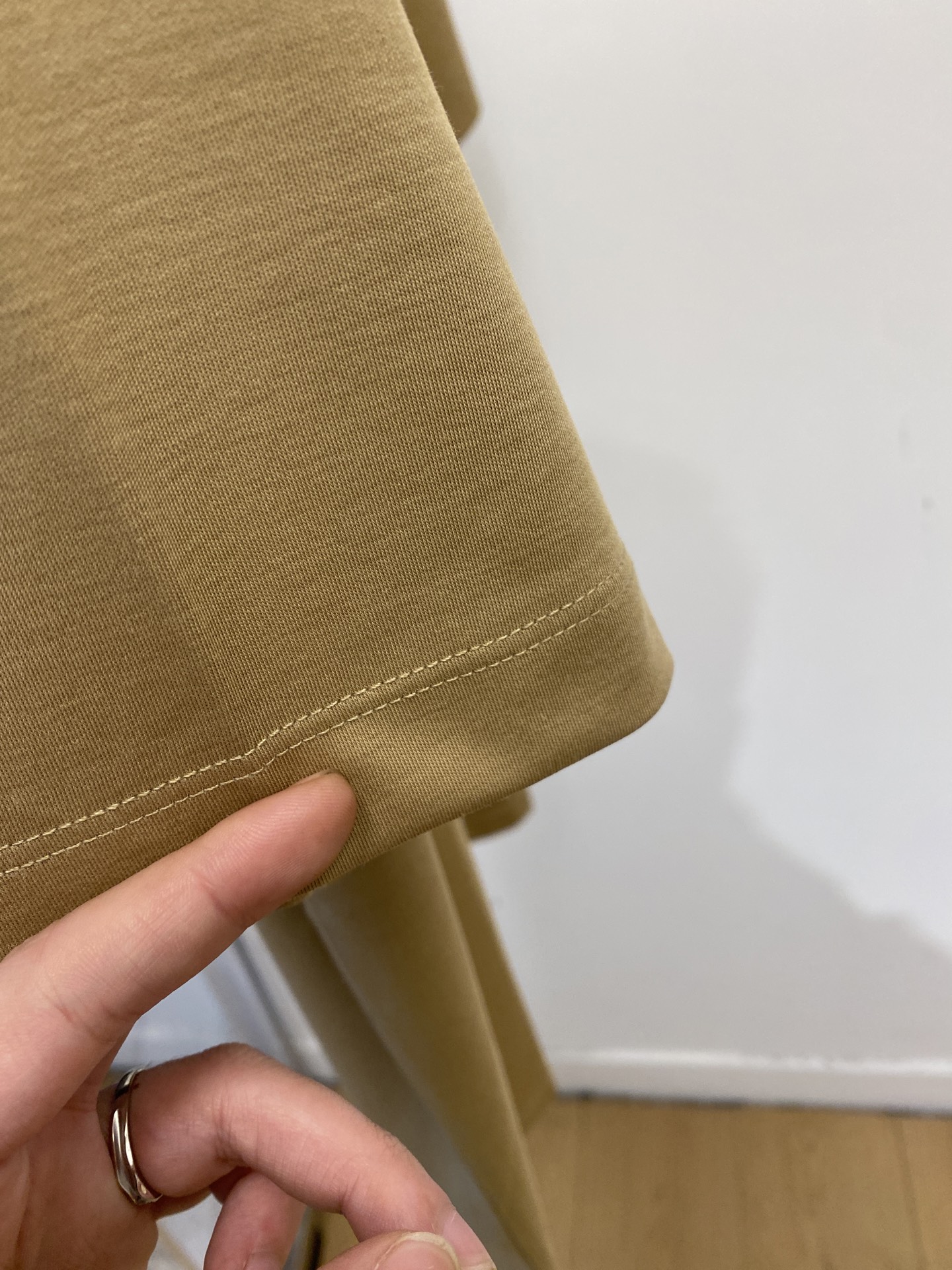 罗意威、2026新品短袖T恤，帅气时尚，胸前精致刺绣图案logo，简约百搭款。面料棉 不仅挺括，保持潮流