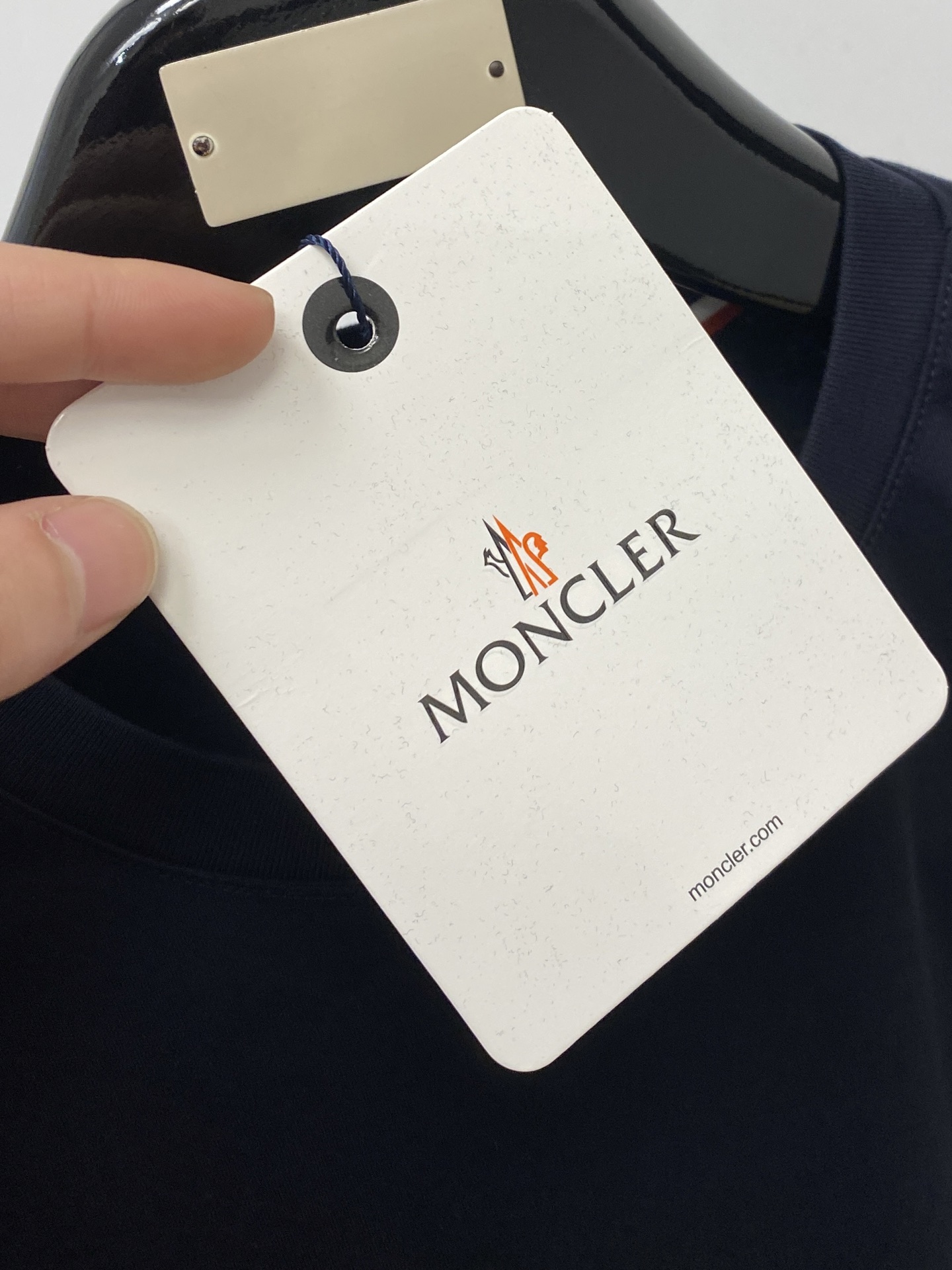 蒙口、2026新品短袖T恤，帅气时尚，胸前刺绣装饰图案logo，简约百搭款。面料棉 不仅挺括，保持潮流的