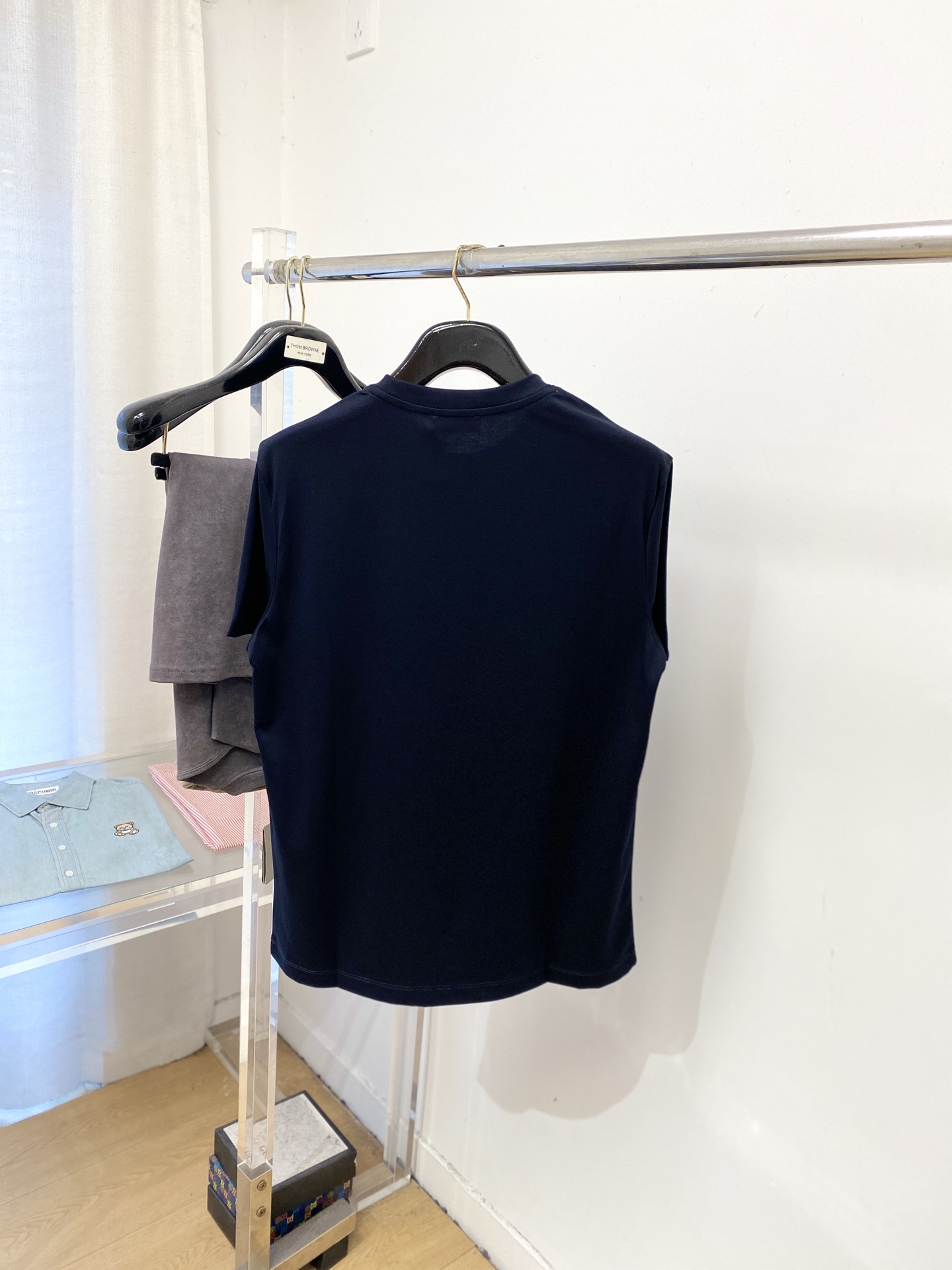 蒙口、2026新品短袖T恤，帅气时尚，胸前刺绣装饰图案logo，简约百搭款。面料棉 不仅挺括，保持潮流的