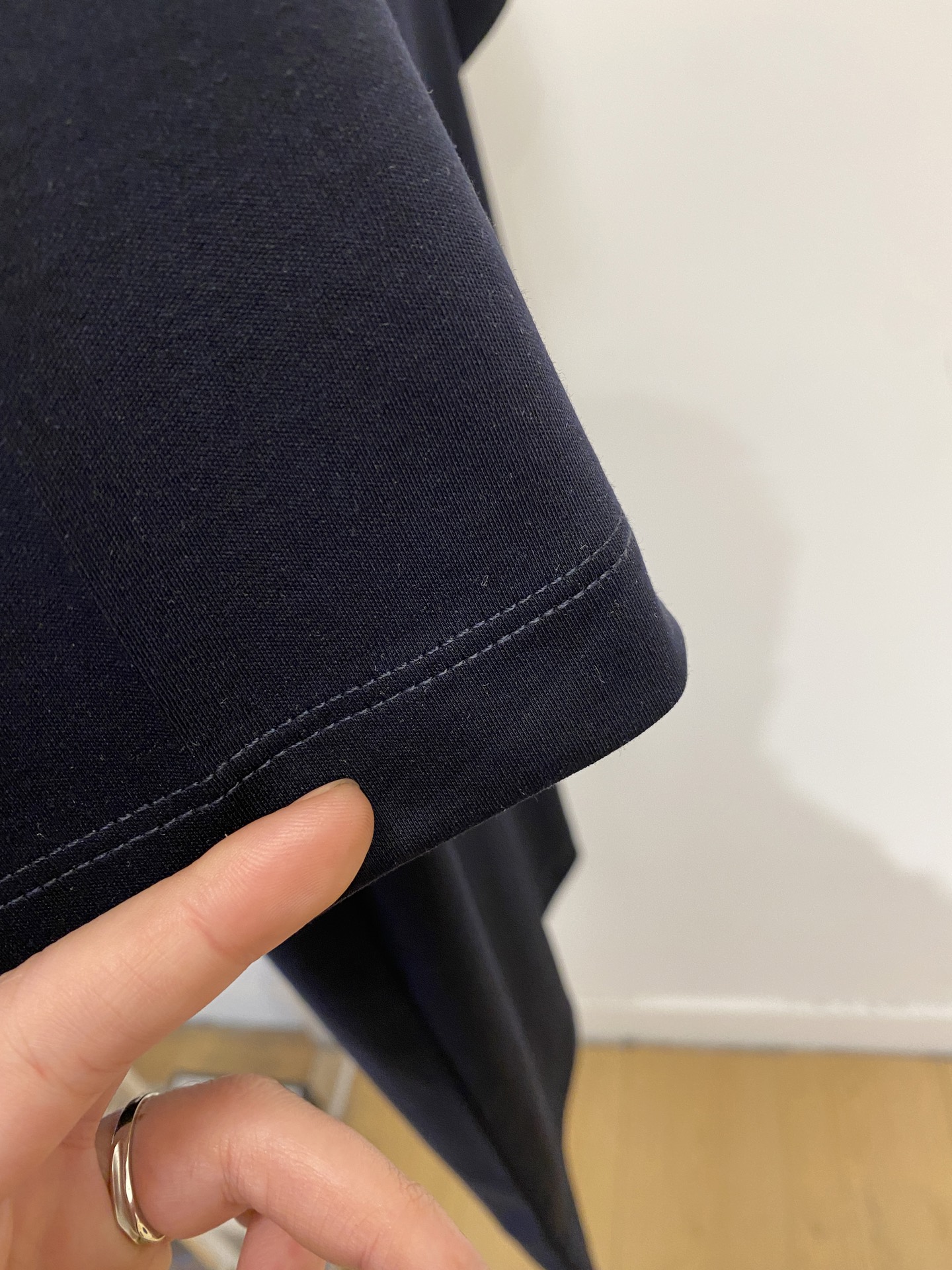 蒙口、2026新品短袖T恤，帅气时尚，胸前刺绣装饰图案logo，简约百搭款。面料棉 不仅挺括，保持潮流的