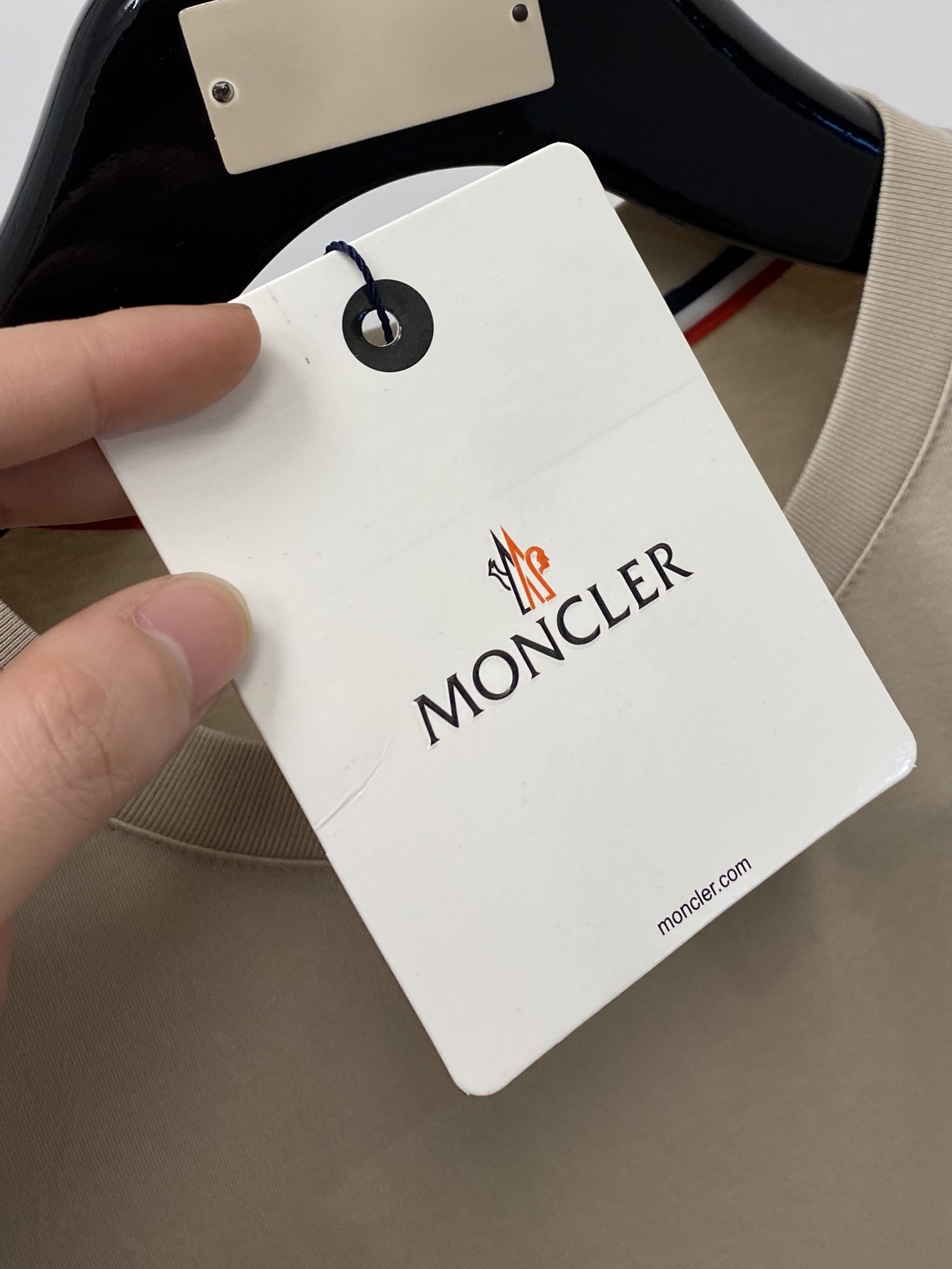 蒙口、2026新品短袖T恤，帅气时尚，胸前刺绣装饰图案logo，简约百搭款。面料棉 不仅挺括，保持潮流的