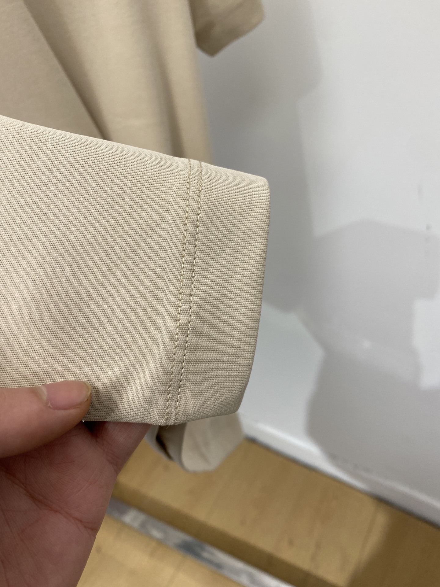 蒙口、2026新品短袖T恤，帅气时尚，胸前刺绣装饰图案logo，简约百搭款。面料棉 不仅挺括，保持潮流的