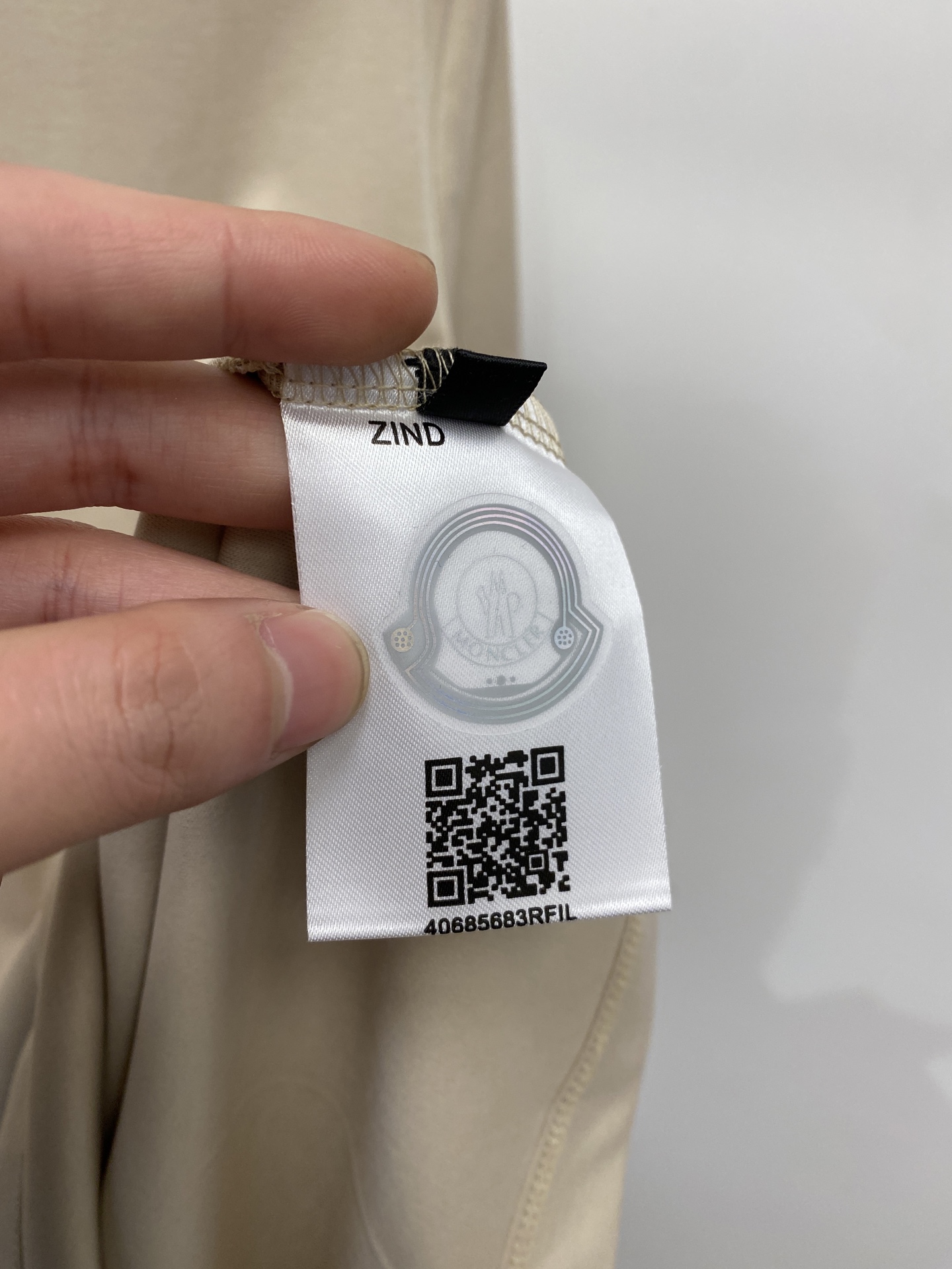 蒙口、2026新品短袖T恤，帅气时尚，胸前刺绣装饰图案logo，简约百搭款。面料棉 不仅挺括，保持潮流的