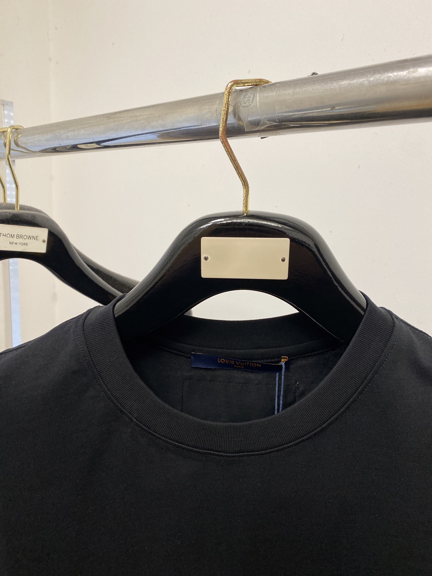 路易威登、2026新品短袖T恤，帅气时尚，胸前刺绣印花图案字母logo，简约百搭款。面料棉 不仅挺括，保