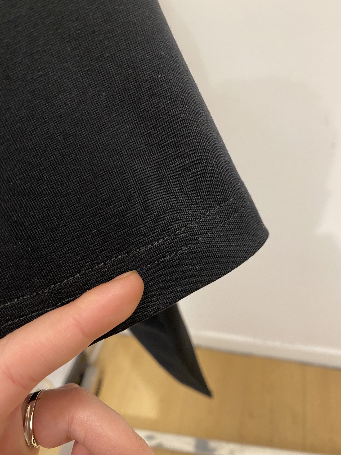 路易威登、2026新品短袖T恤，帅气时尚，胸前刺绣印花图案字母logo，简约百搭款。面料棉 不仅挺括，保