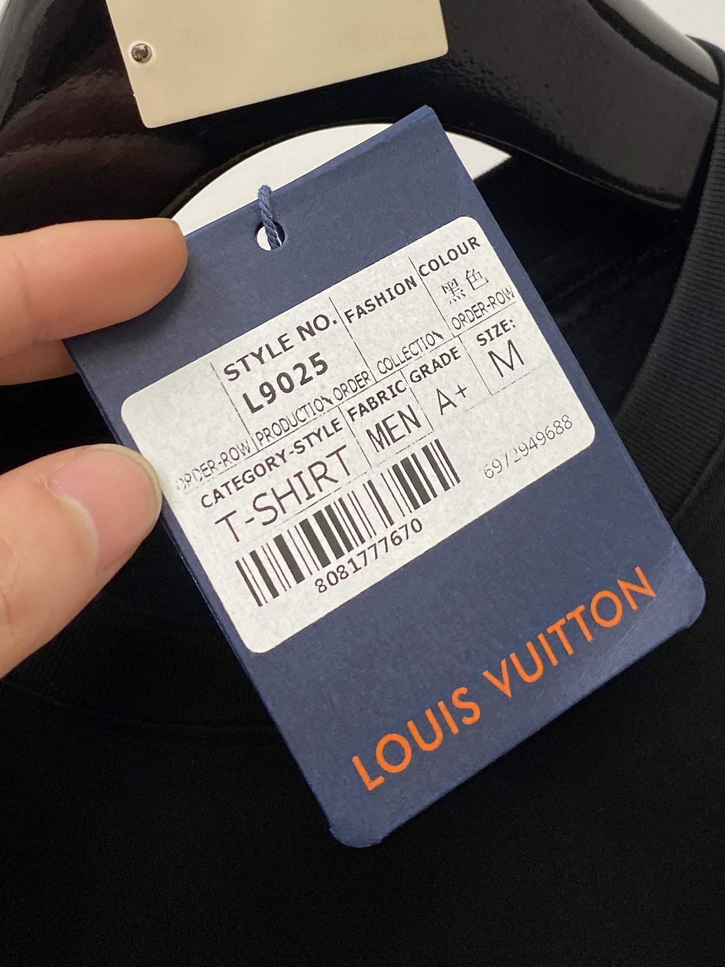 路易威登、2026新品短袖T恤，帅气时尚，胸前刺绣印花图案字母logo，简约百搭款。面料棉 不仅挺括，保