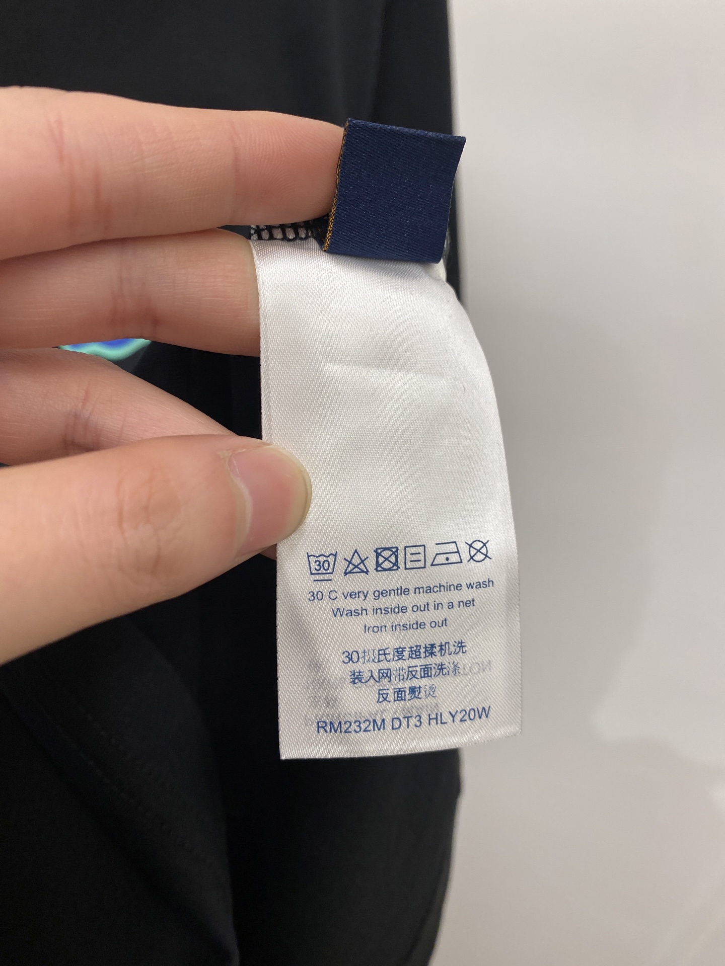 路易威登、2026新品短袖T恤，帅气时尚，胸前刺绣印花图案字母logo，简约百搭款。面料棉 不仅挺括，保