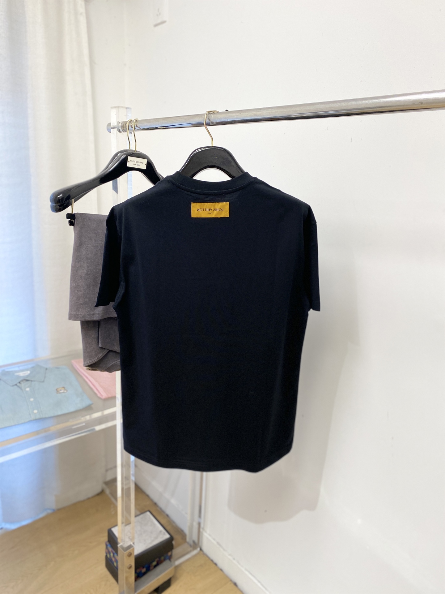 路易威登、2026新品短袖T恤，帅气时尚，胸前刺绣印花图案字母logo，简约百搭款。面料棉 不仅挺括，保