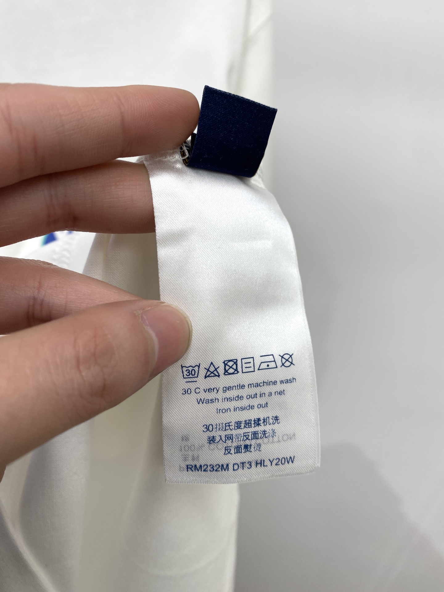 路易威登、2026新品短袖T恤，帅气时尚，胸前刺绣印花图案字母logo，简约百搭款。面料棉 不仅挺括，保