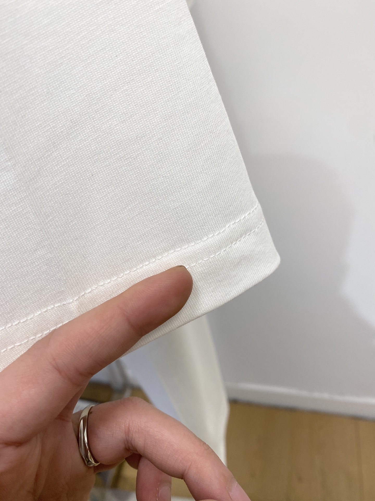 路易威登、2026新品短袖T恤，帅气时尚，胸前刺绣印花图案字母logo，简约百搭款。面料棉 不仅挺括，保