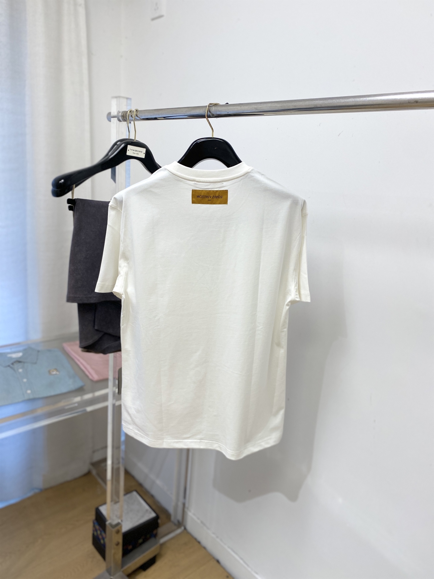 路易威登、2026新品短袖T恤，帅气时尚，胸前刺绣印花图案字母logo，简约百搭款。面料棉 不仅挺括，保