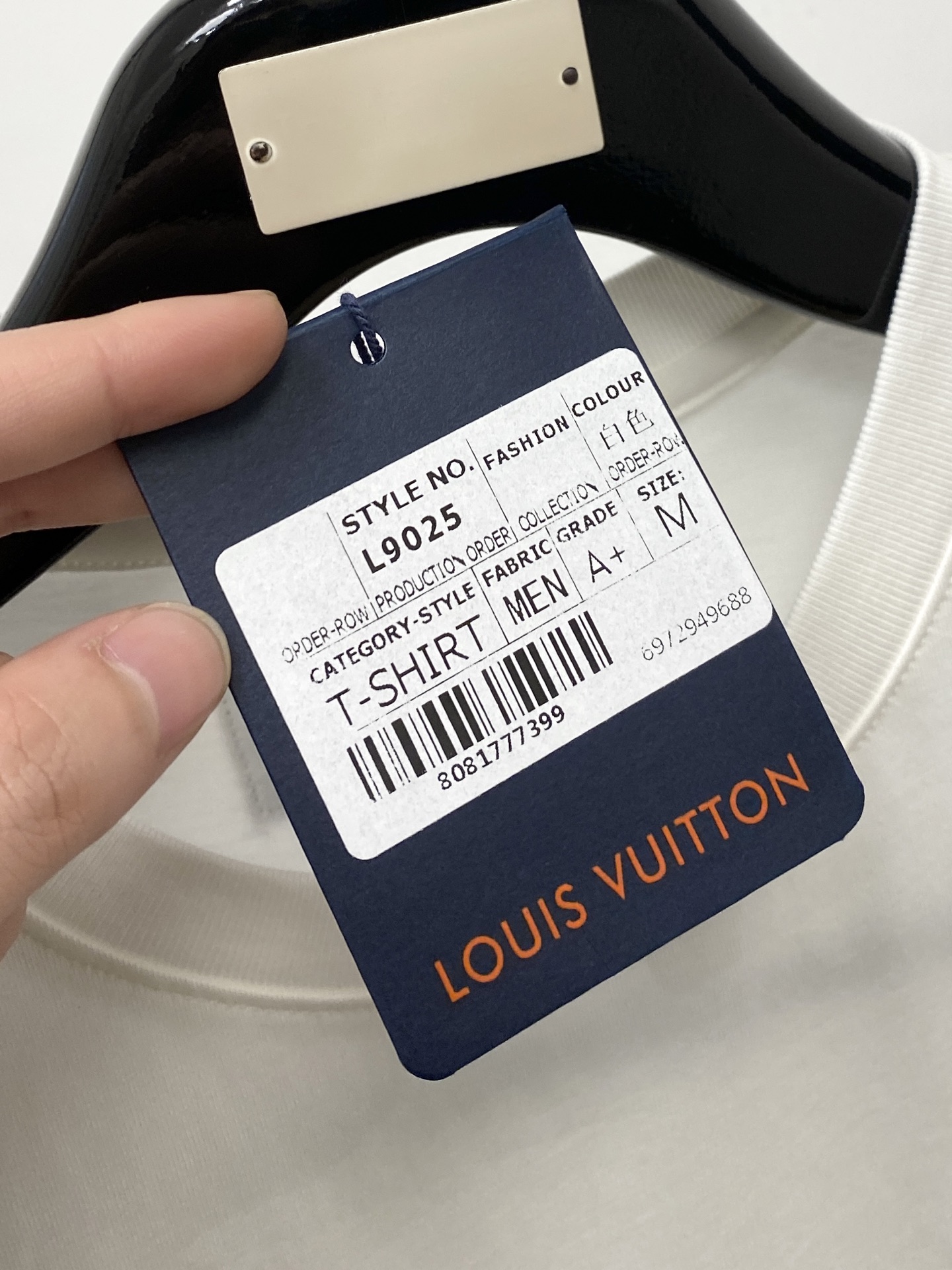 路易威登、2026新品短袖T恤，帅气时尚，胸前刺绣印花图案字母logo，简约百搭款。面料棉 不仅挺括，保