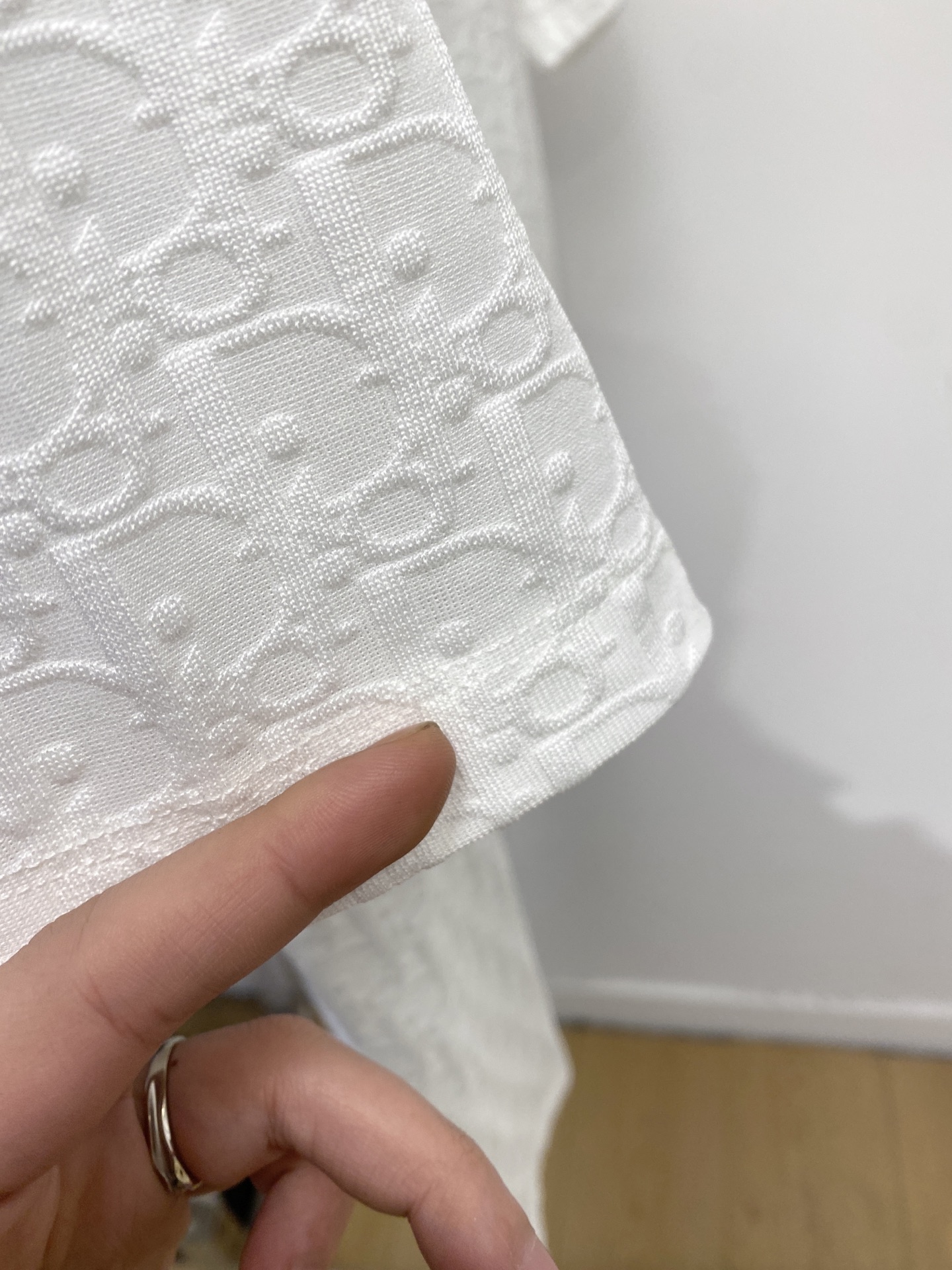 迪奥、2026新品短袖T恤，帅气时尚，顶级数码定位定织字母logo，简约百搭款。面料棉 不仅挺括，保持潮