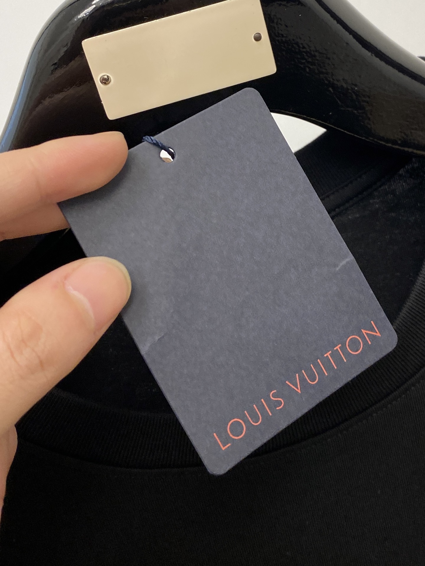 路易威登、2026新品短袖T恤，帅气时尚，衣下顶级烫钻图案字母logo，简约百搭款。面料棉 不仅挺括，保