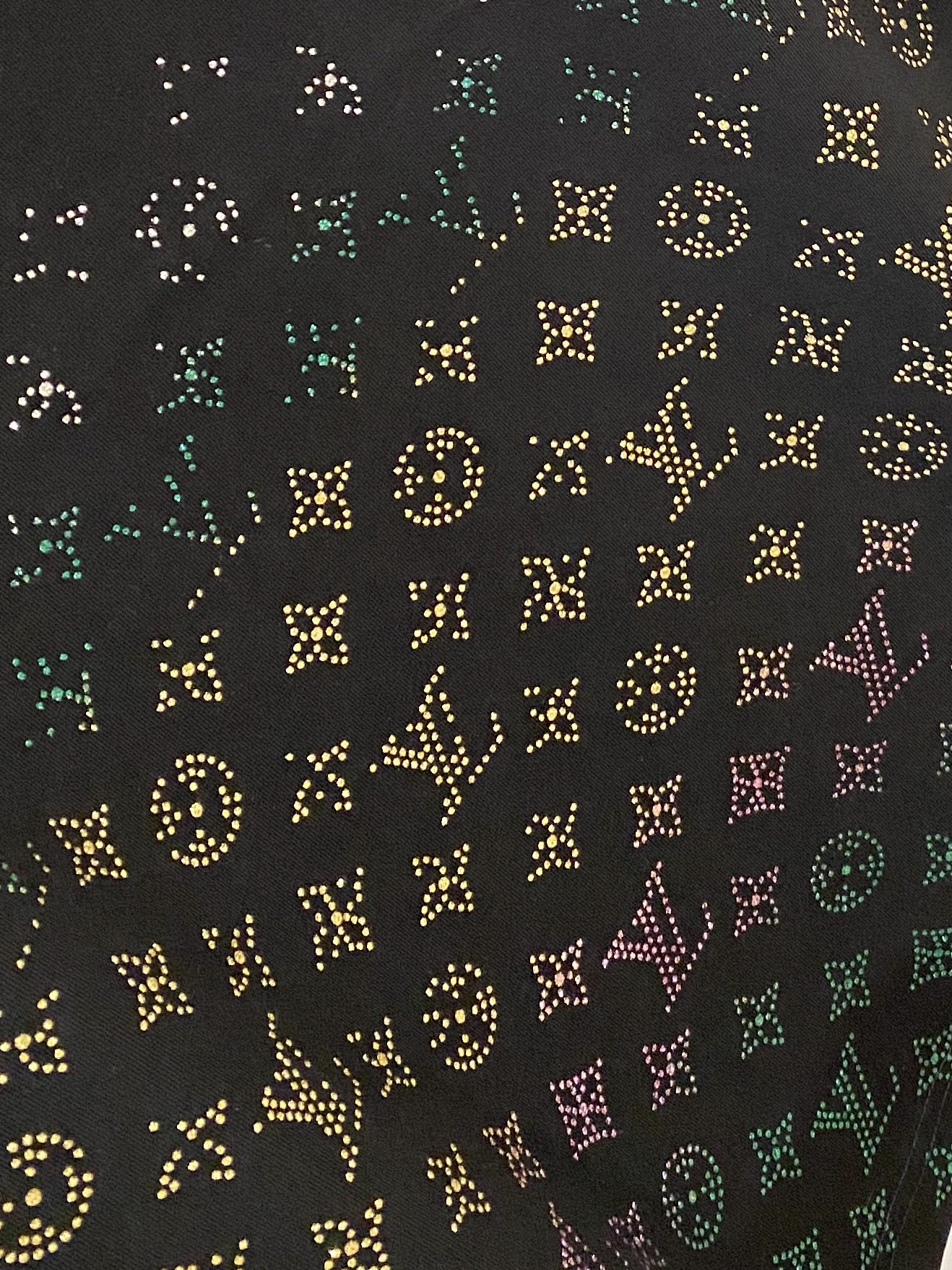 路易威登、2026新品短袖T恤，帅气时尚，衣下顶级烫钻图案字母logo，简约百搭款。面料棉 不仅挺括，保