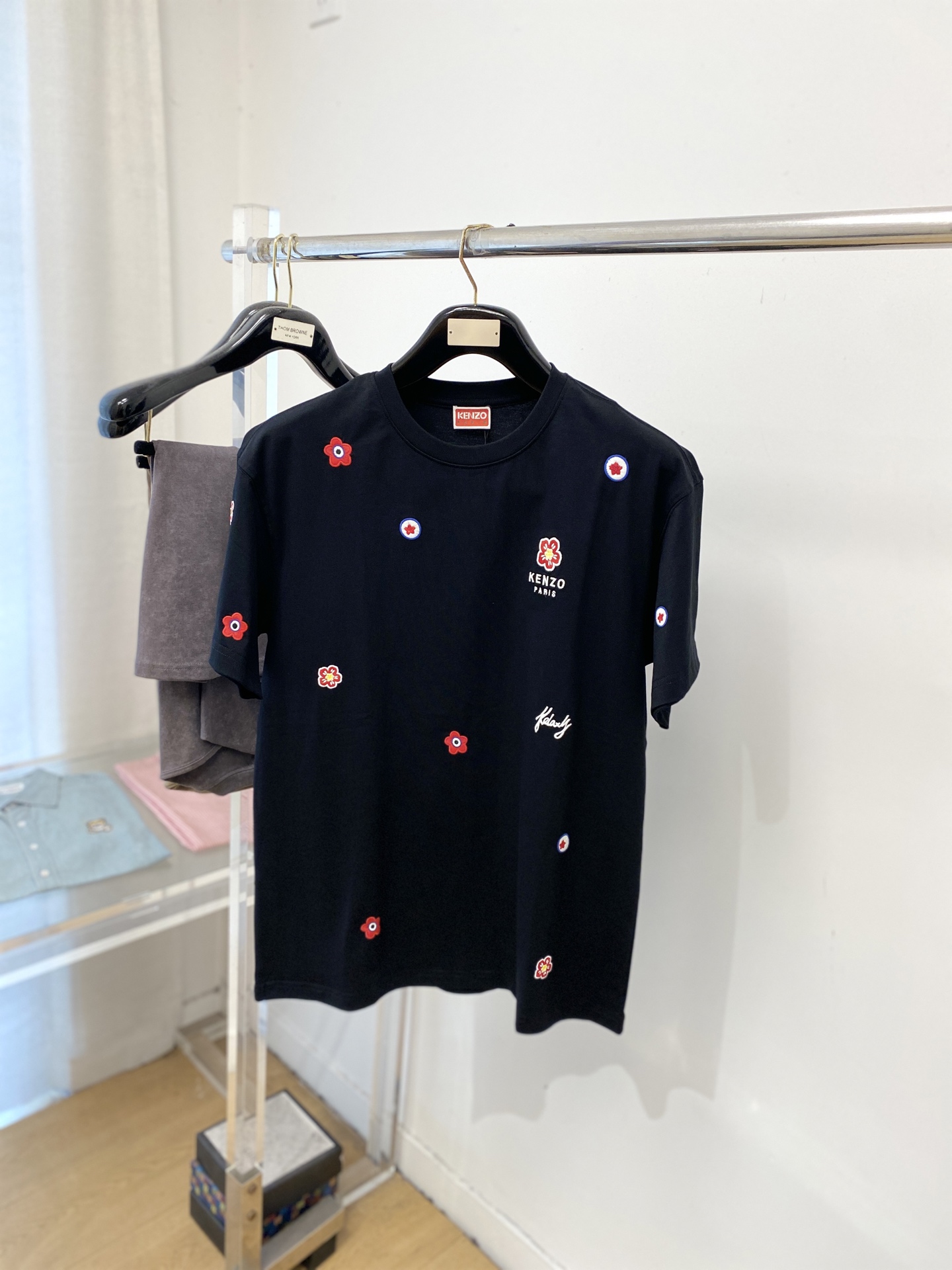 KENZO、2026新品短袖T恤，帅气时尚，胸前精致刺绣图案字母logo，简约百搭款。面料棉 不仅挺括，